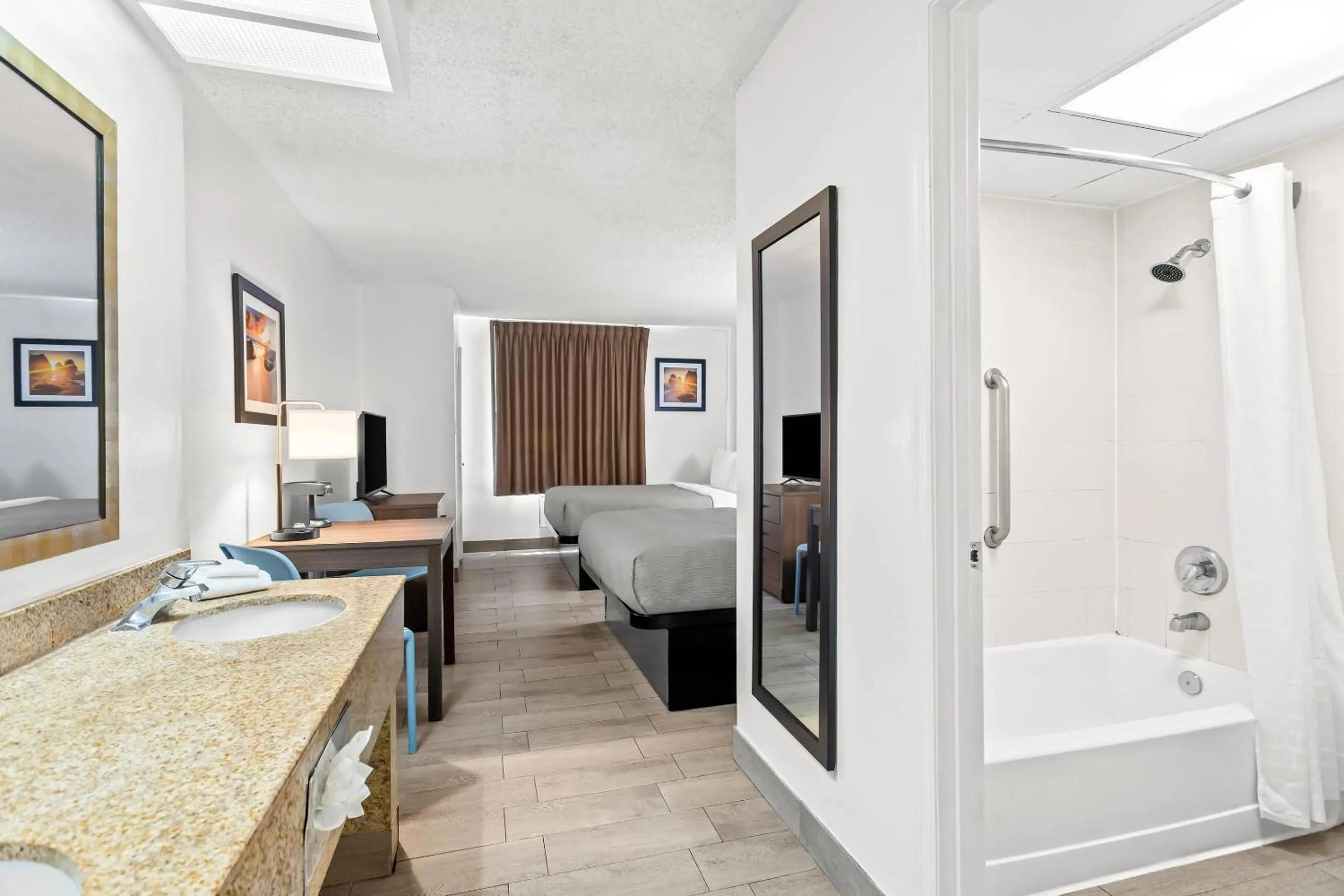 Bed in Quality Inn & Suites at Tropicana Field