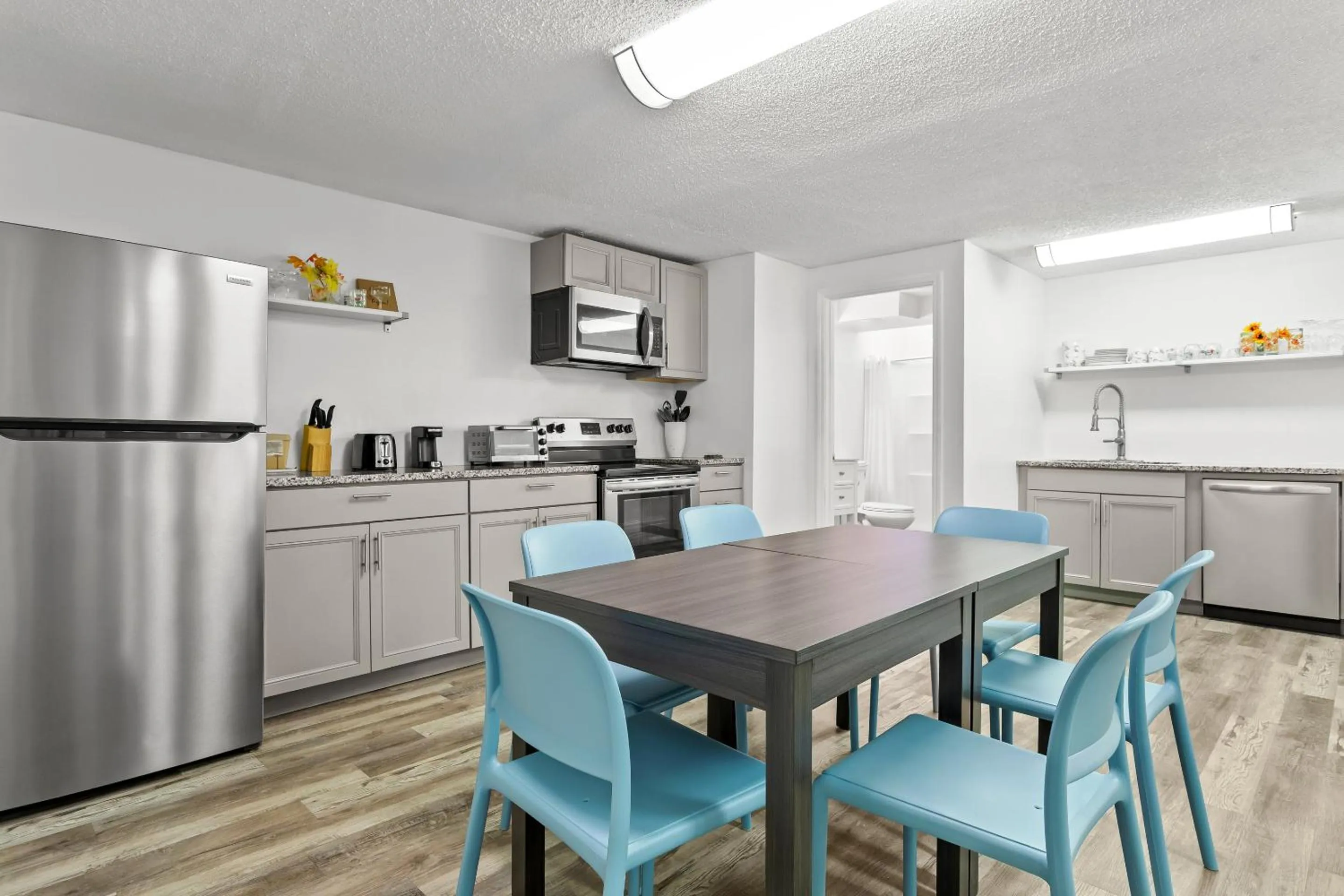 Coffee/tea facilities in Quality Inn & Suites at Tropicana Field