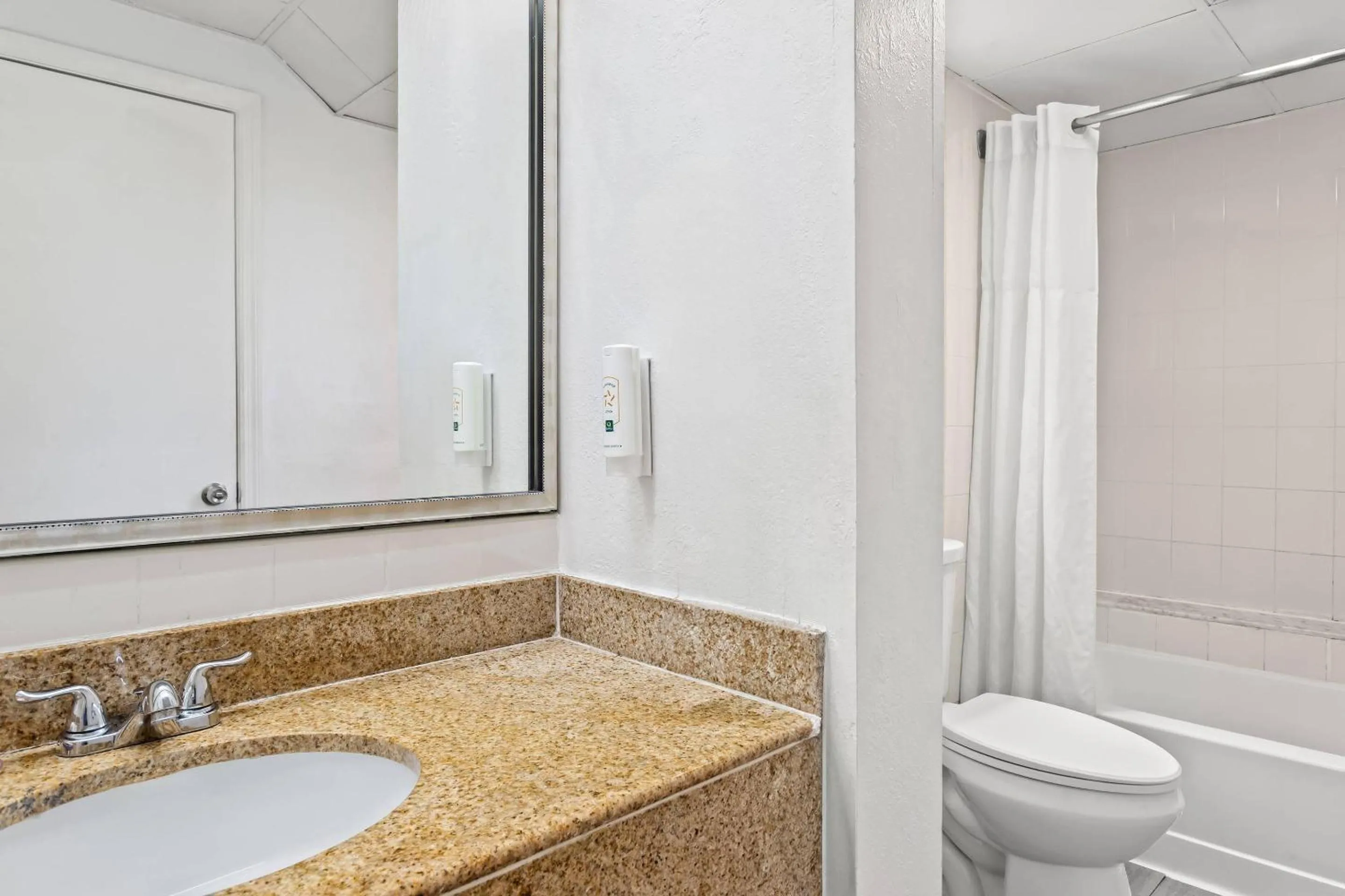 Bedroom in Quality Inn & Suites at Tropicana Field