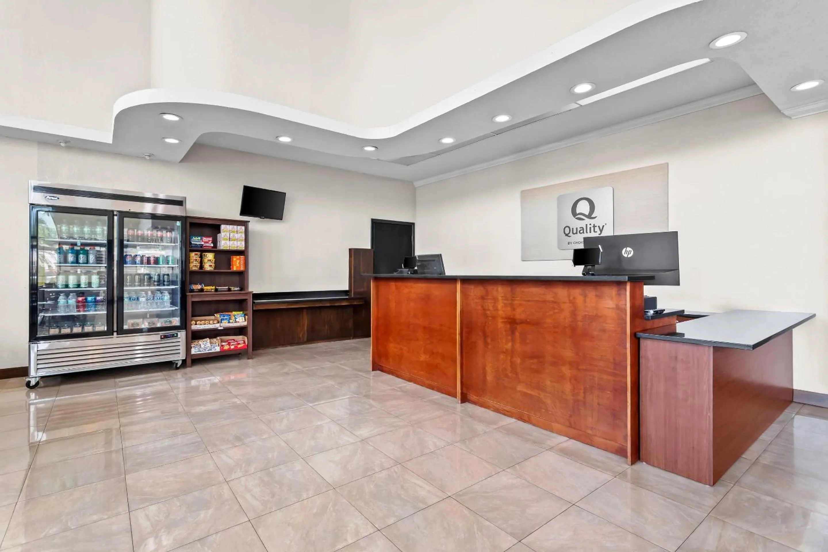Lobby or reception in Quality Inn & Suites at Tropicana Field