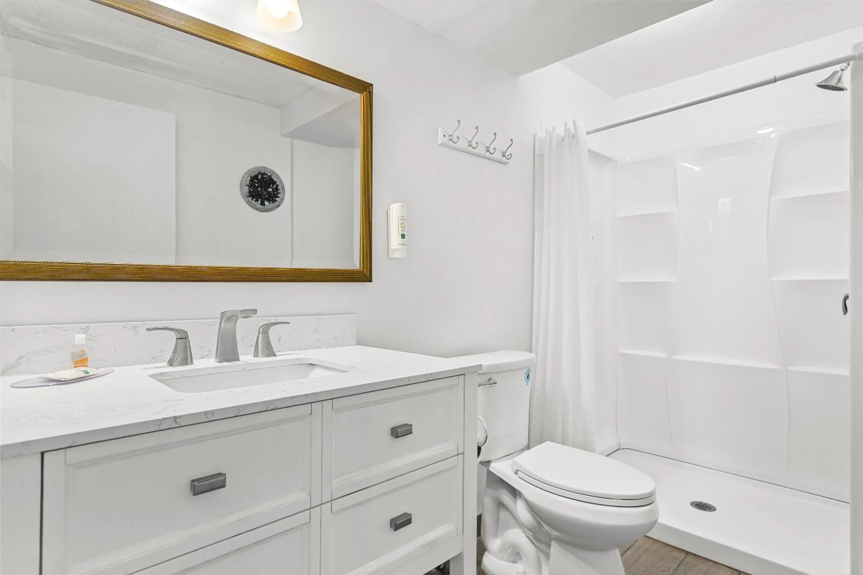 Bathroom in Quality Inn & Suites at Tropicana Field