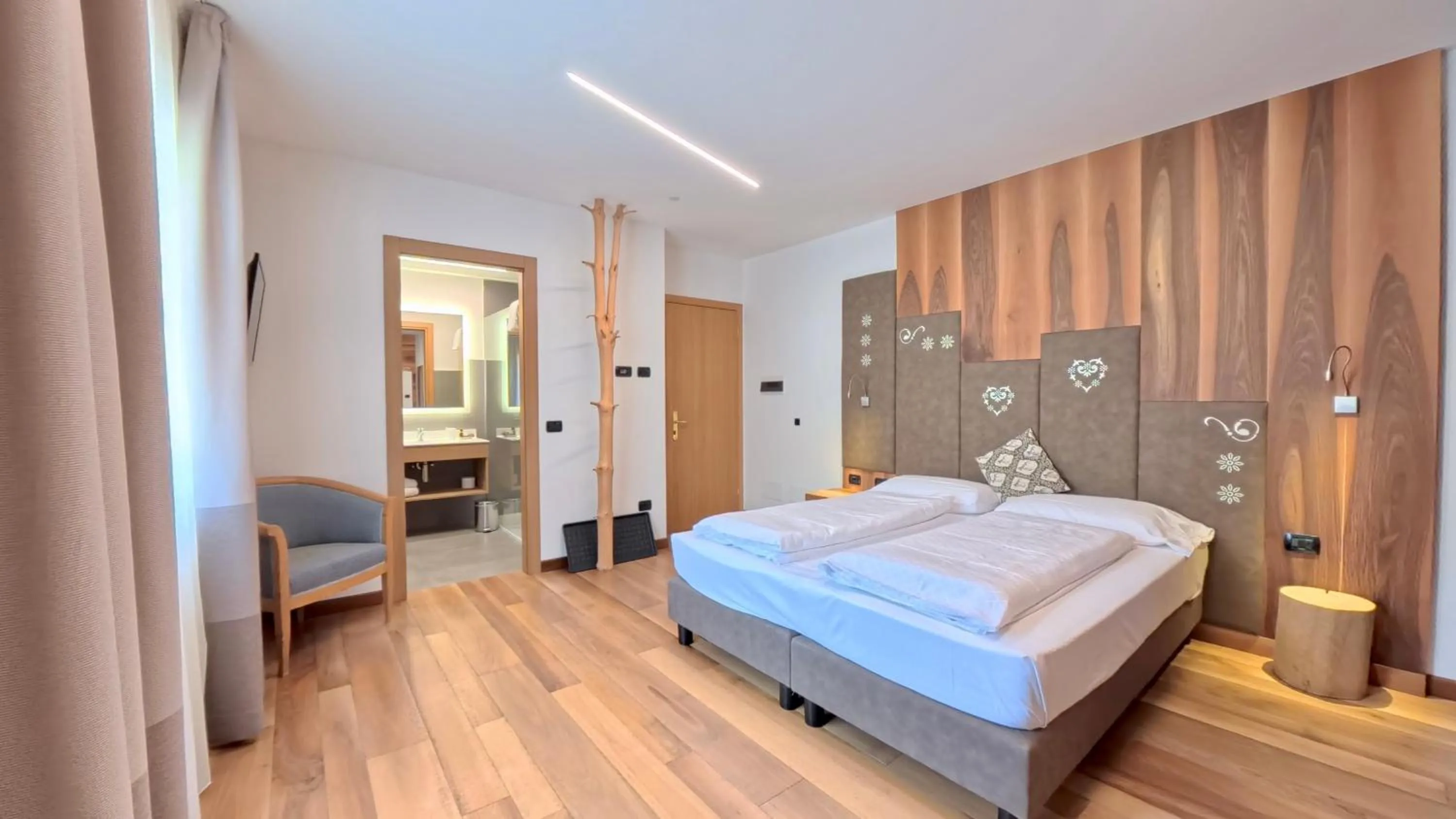 Bedroom, Bed in Hotel Cristallo