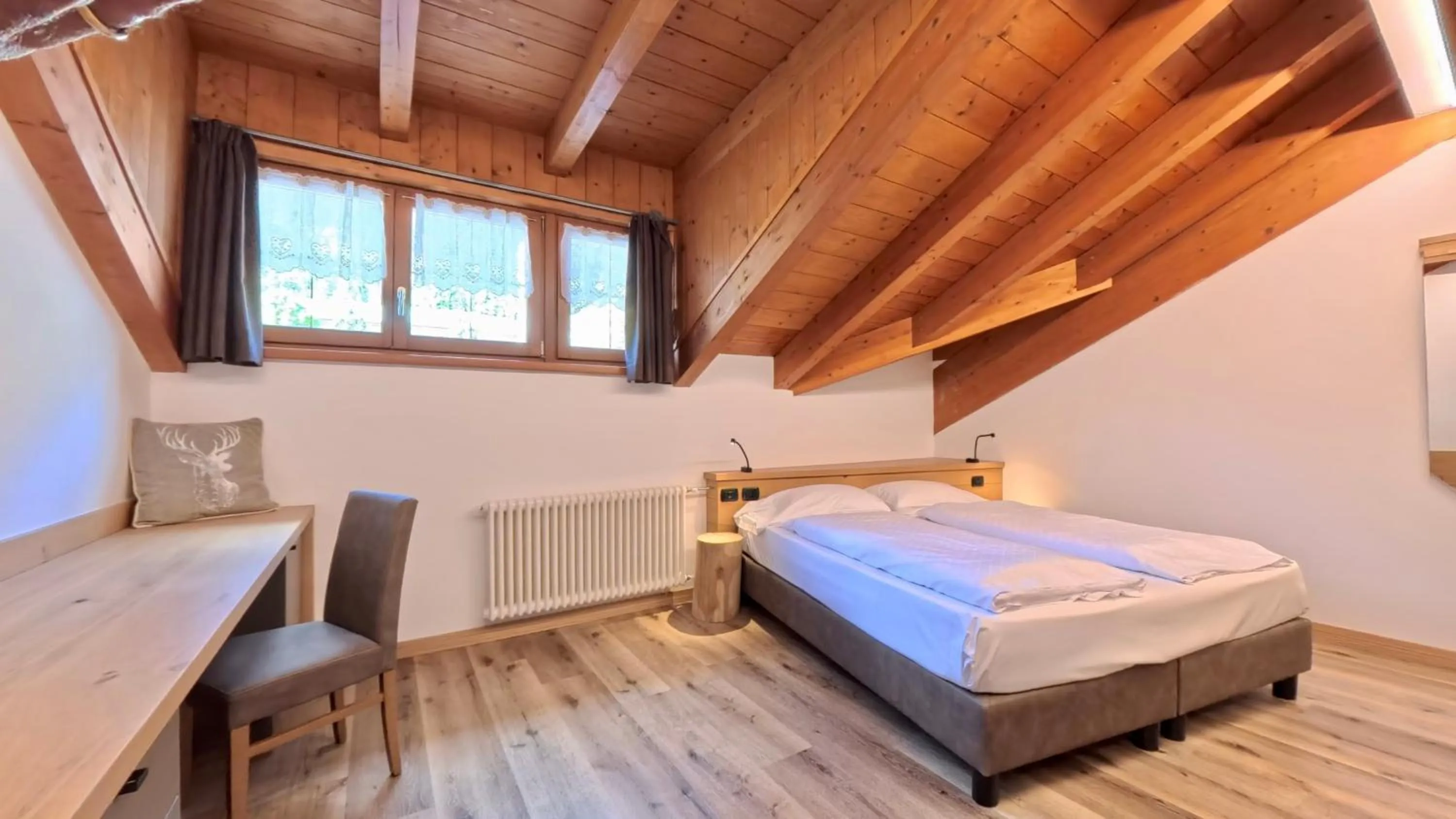 Bedroom, Bed in Hotel Cristallo