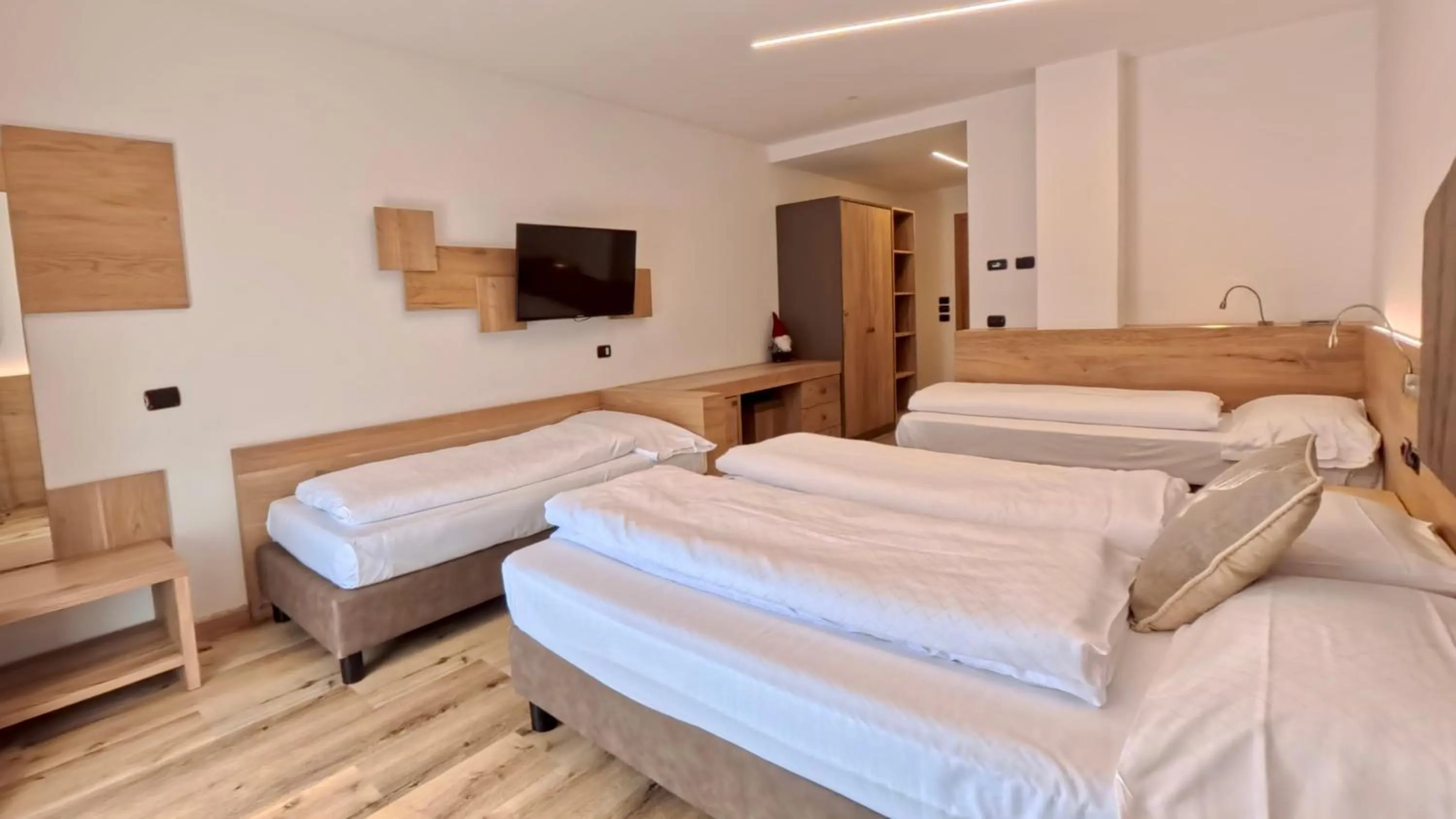 Bedroom, Bed in Hotel Cristallo