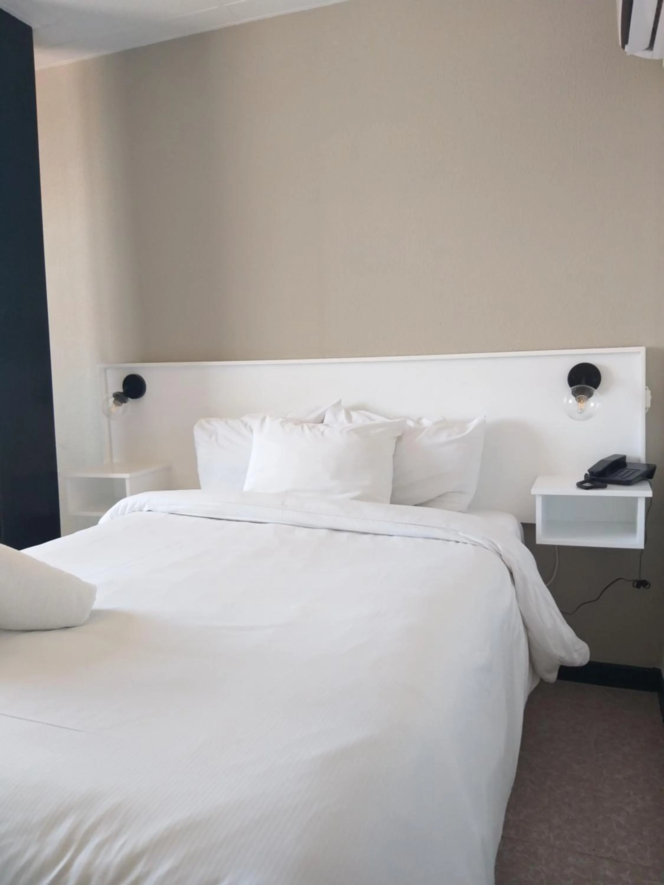 Bed in San Marco Hotel Curacao & Casino