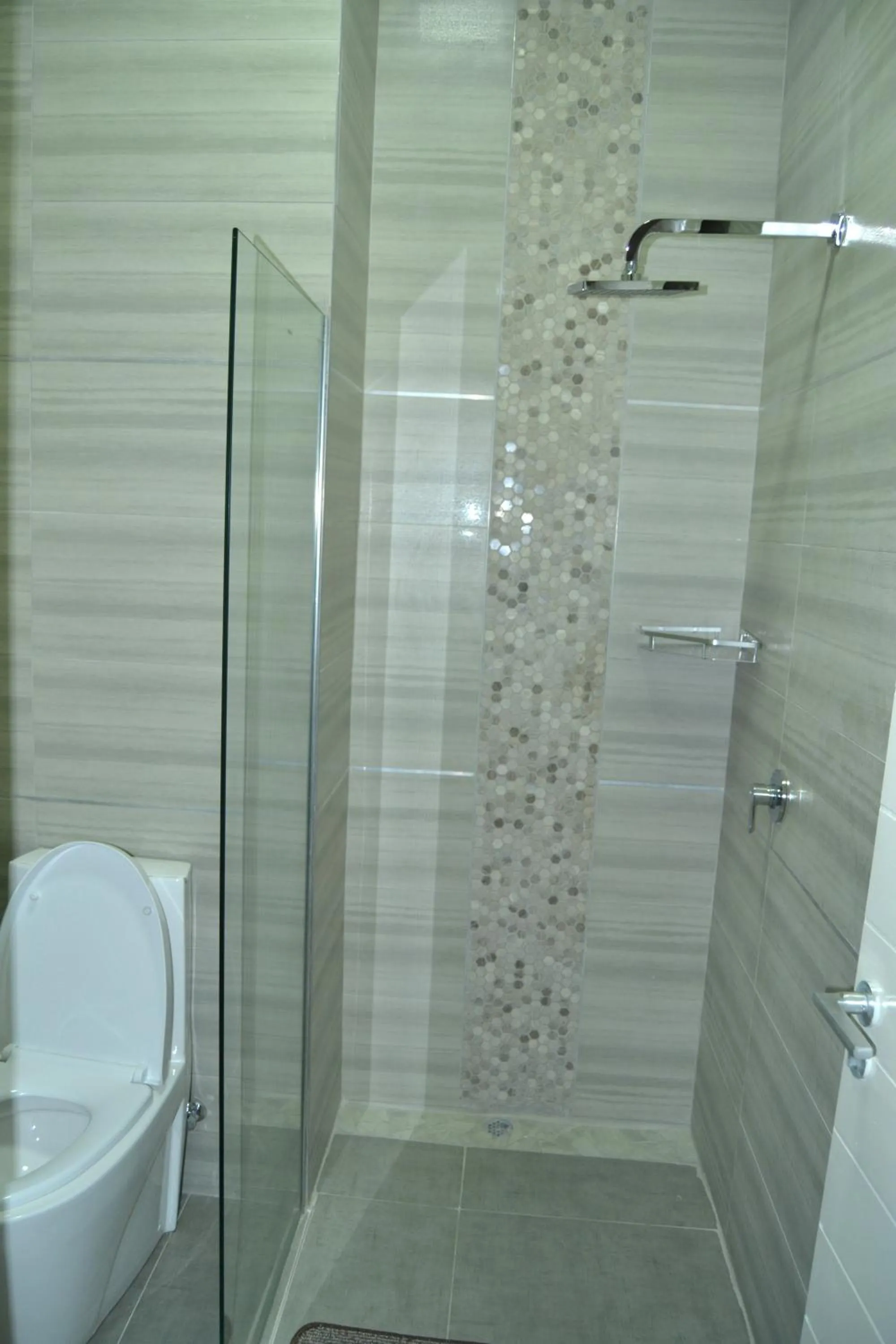 Shower in Phudzi Hotel