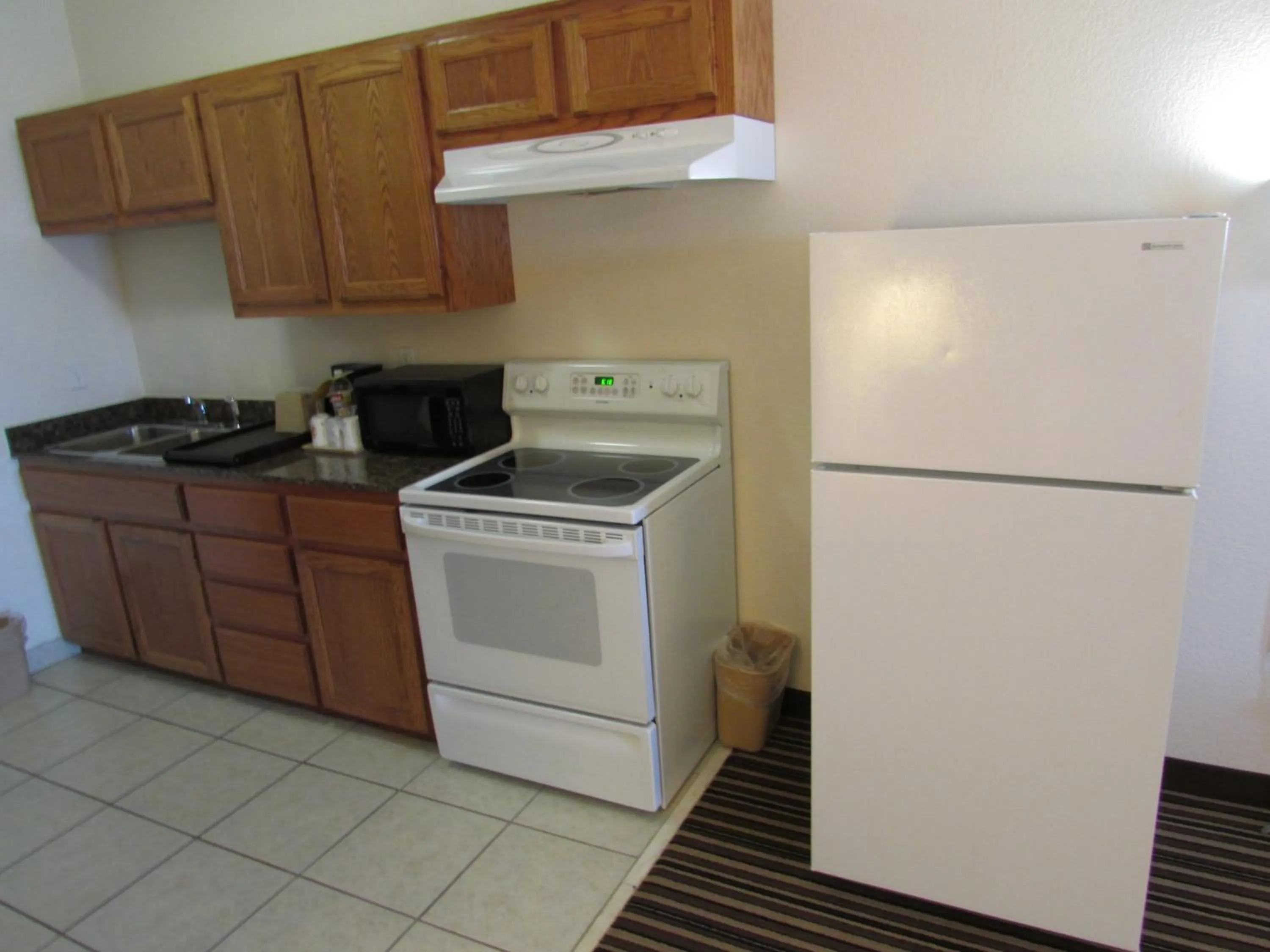 Kitchen or kitchenette in Super 8 by Wyndham Austin/Airport South