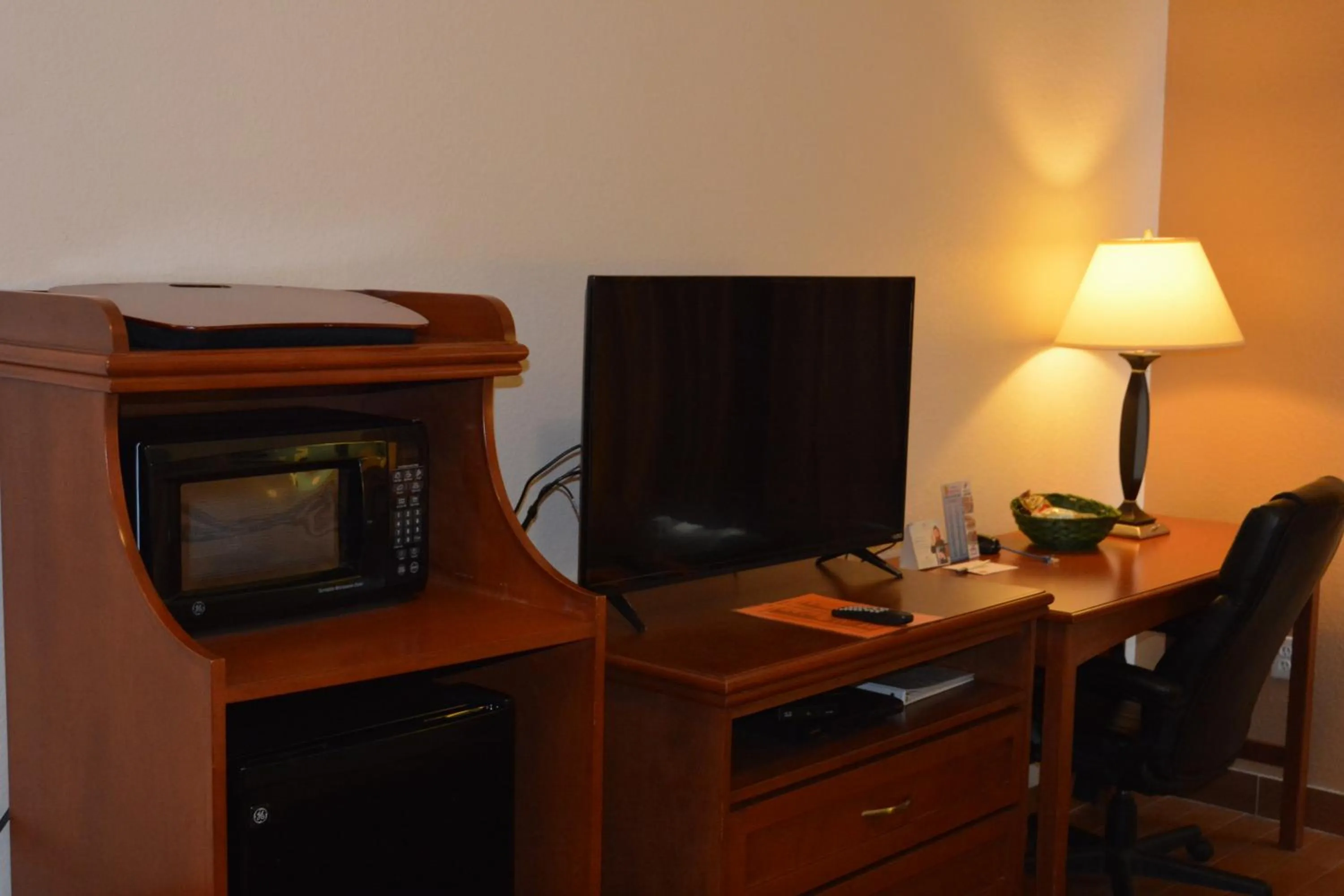 hair dresser in Super 8 by Wyndham Austin/Airport South