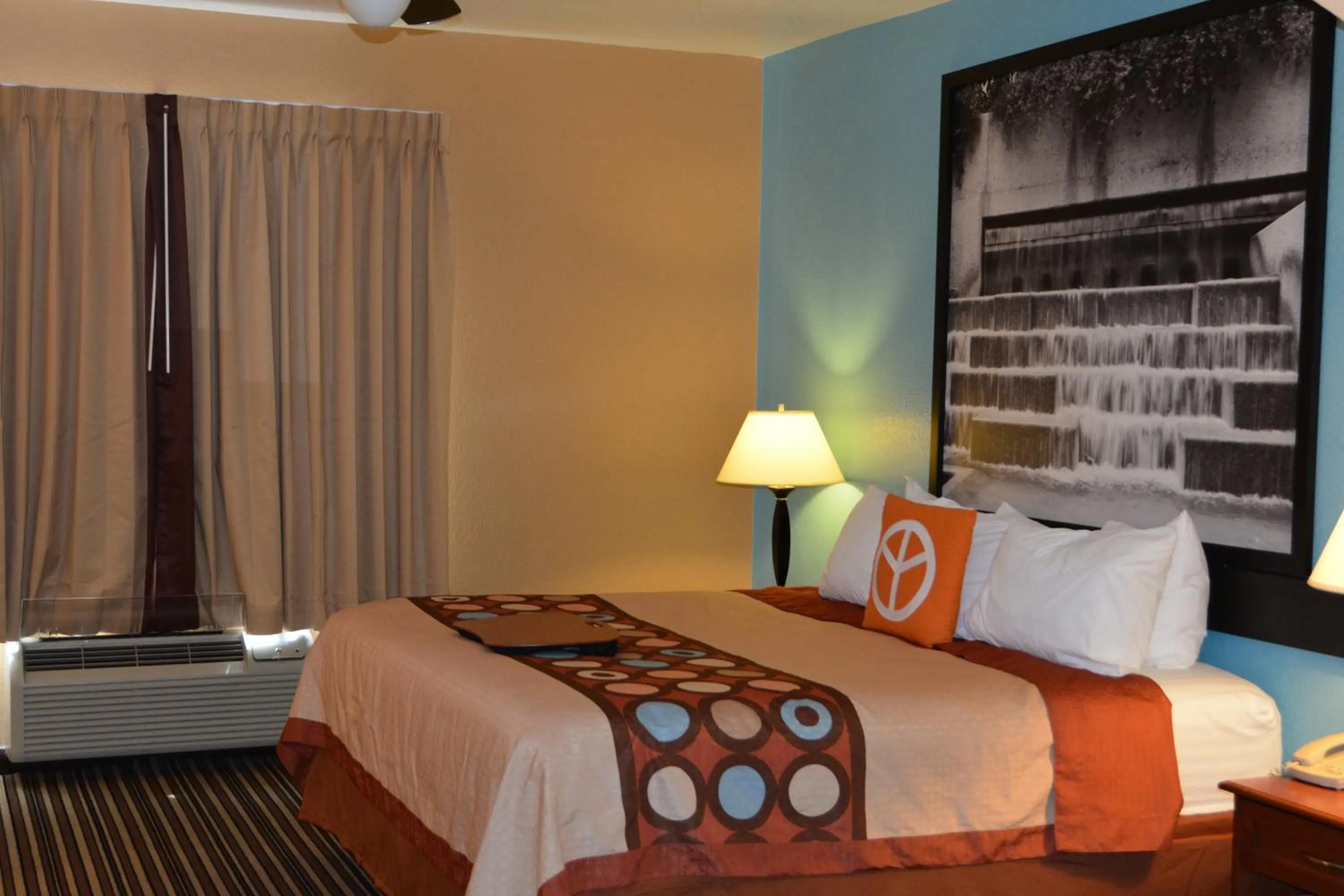 Bed in Super 8 by Wyndham Austin/Airport South