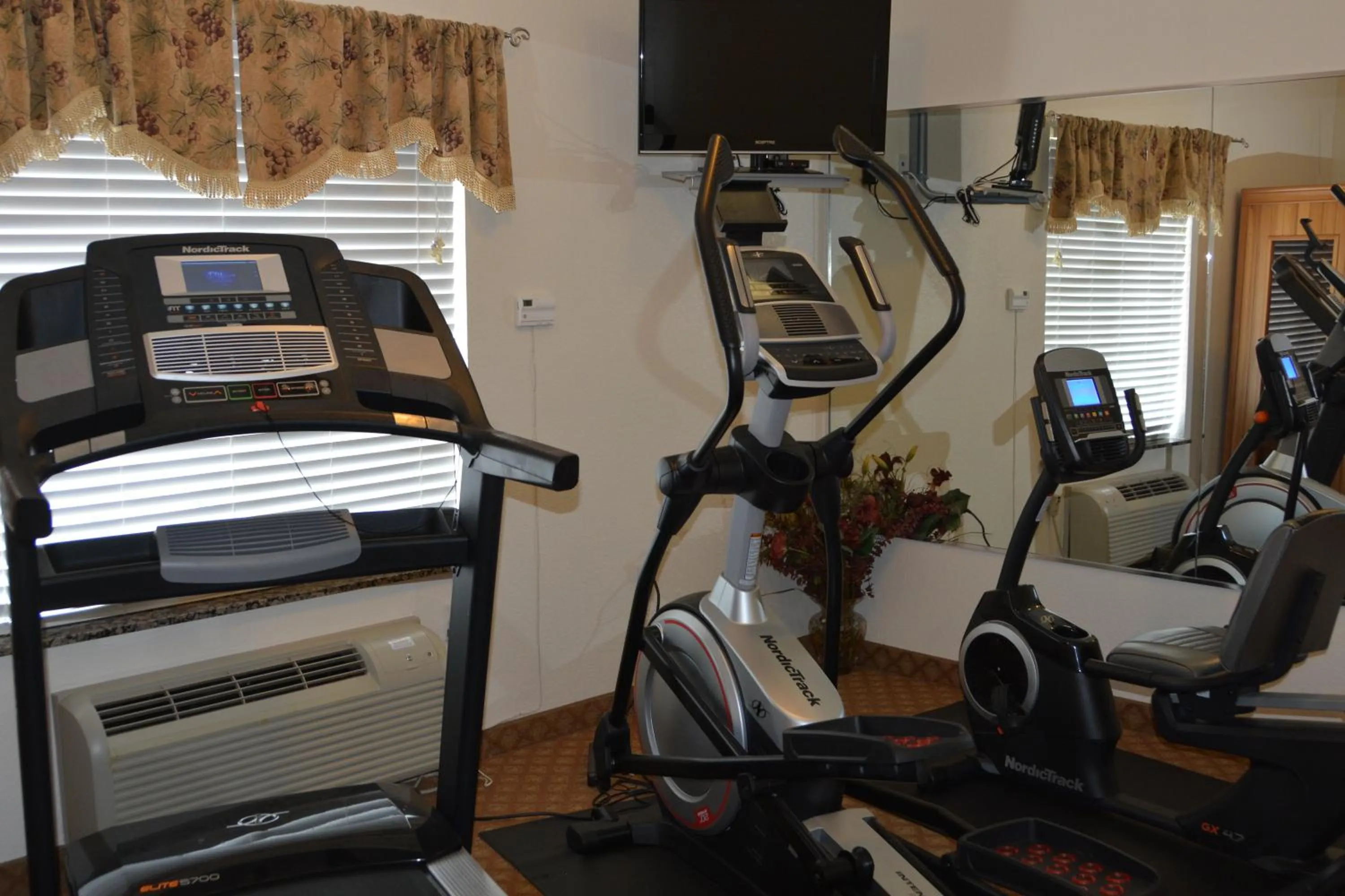 Fitness centre/facilities in Super 8 by Wyndham Austin/Airport South