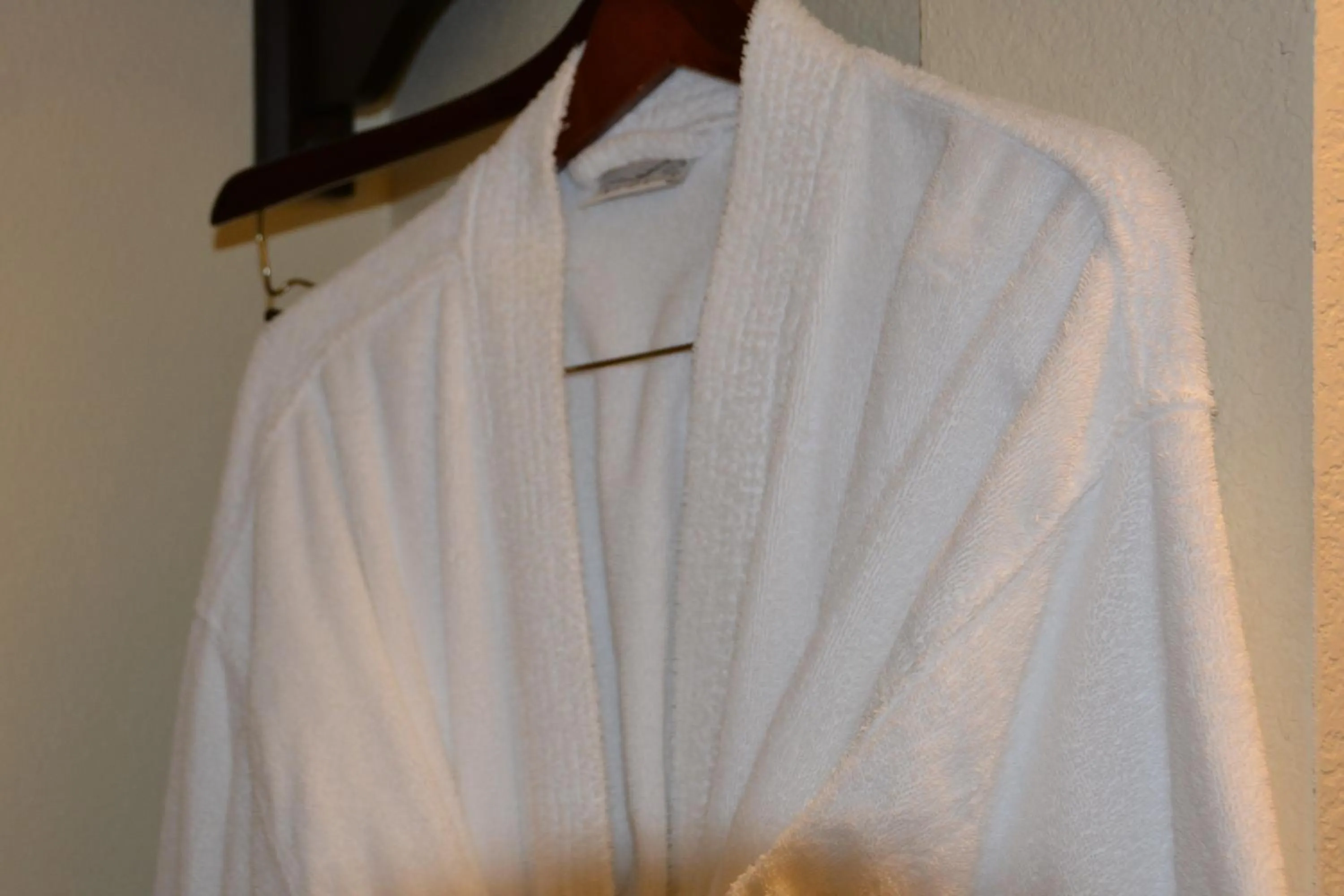 wardrobe in Super 8 by Wyndham Austin/Airport South