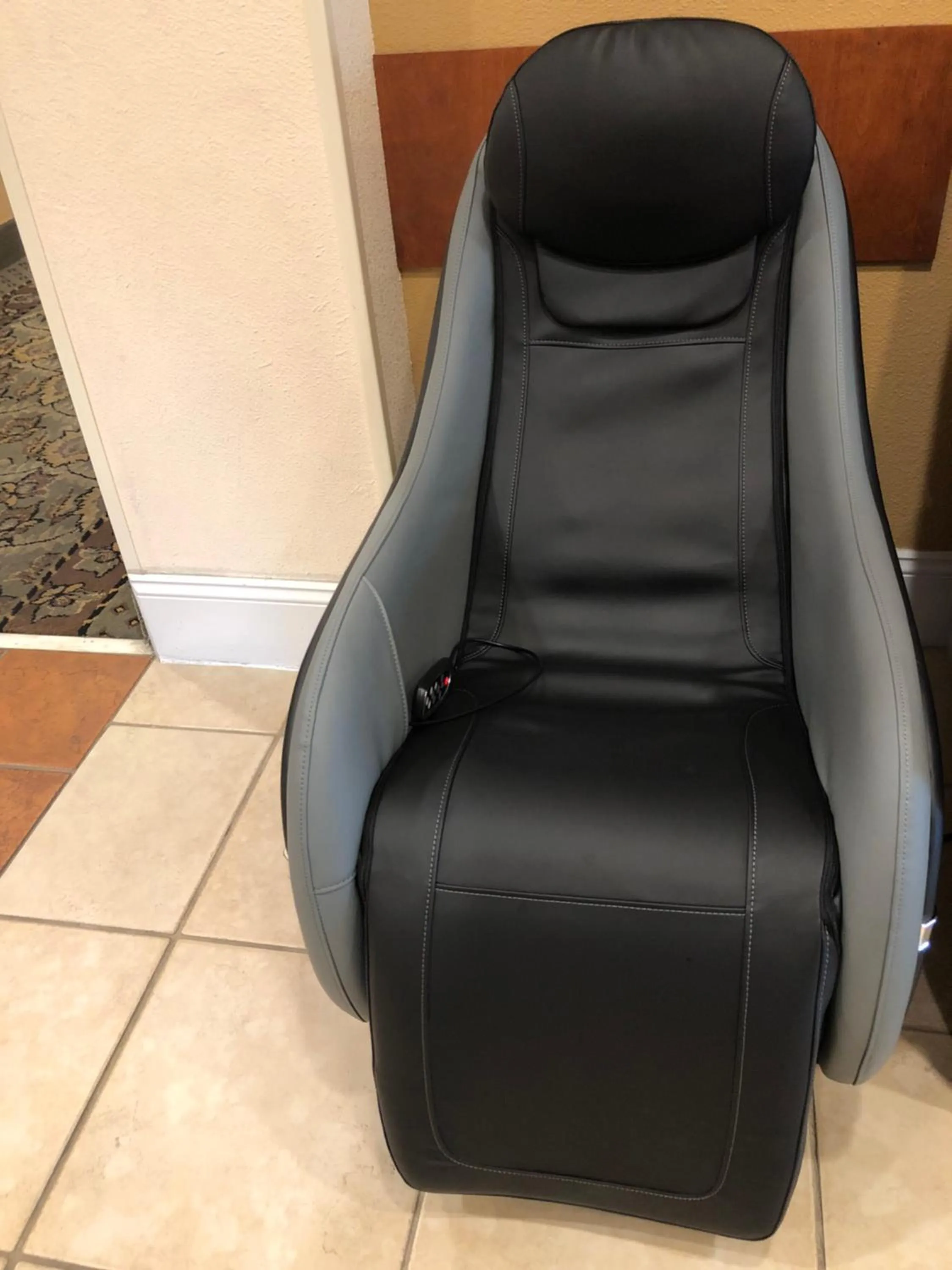 Seating area in Super 8 by Wyndham Austin/Airport South