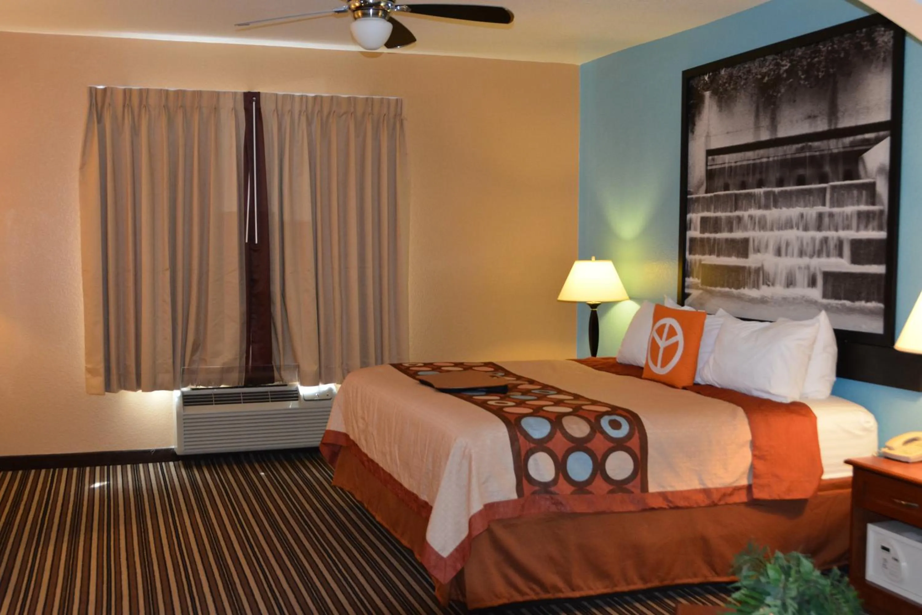 Bedroom, Bed in Super 8 by Wyndham Austin/Airport South