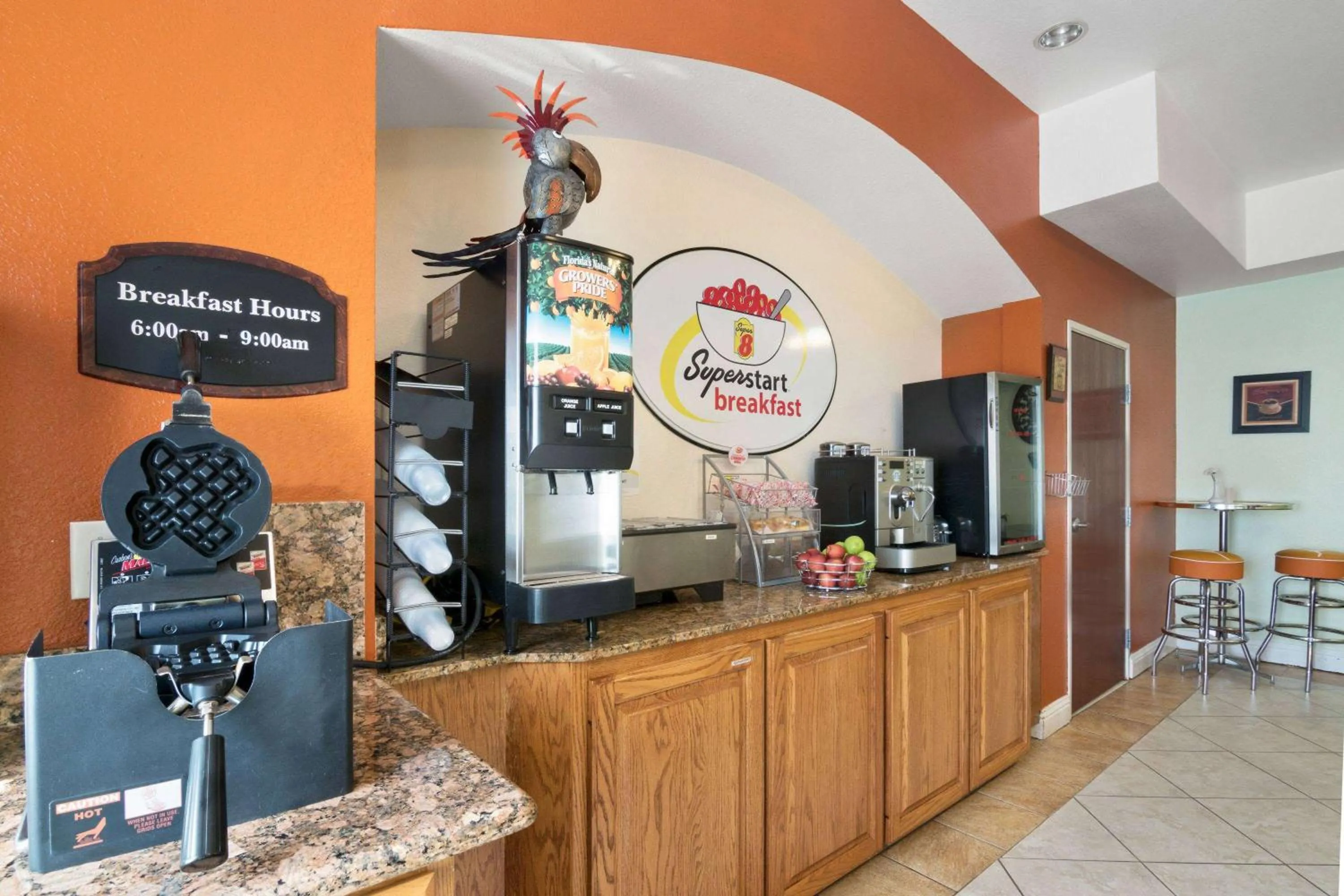 Breakfast in Super 8 by Wyndham Austin/Airport South