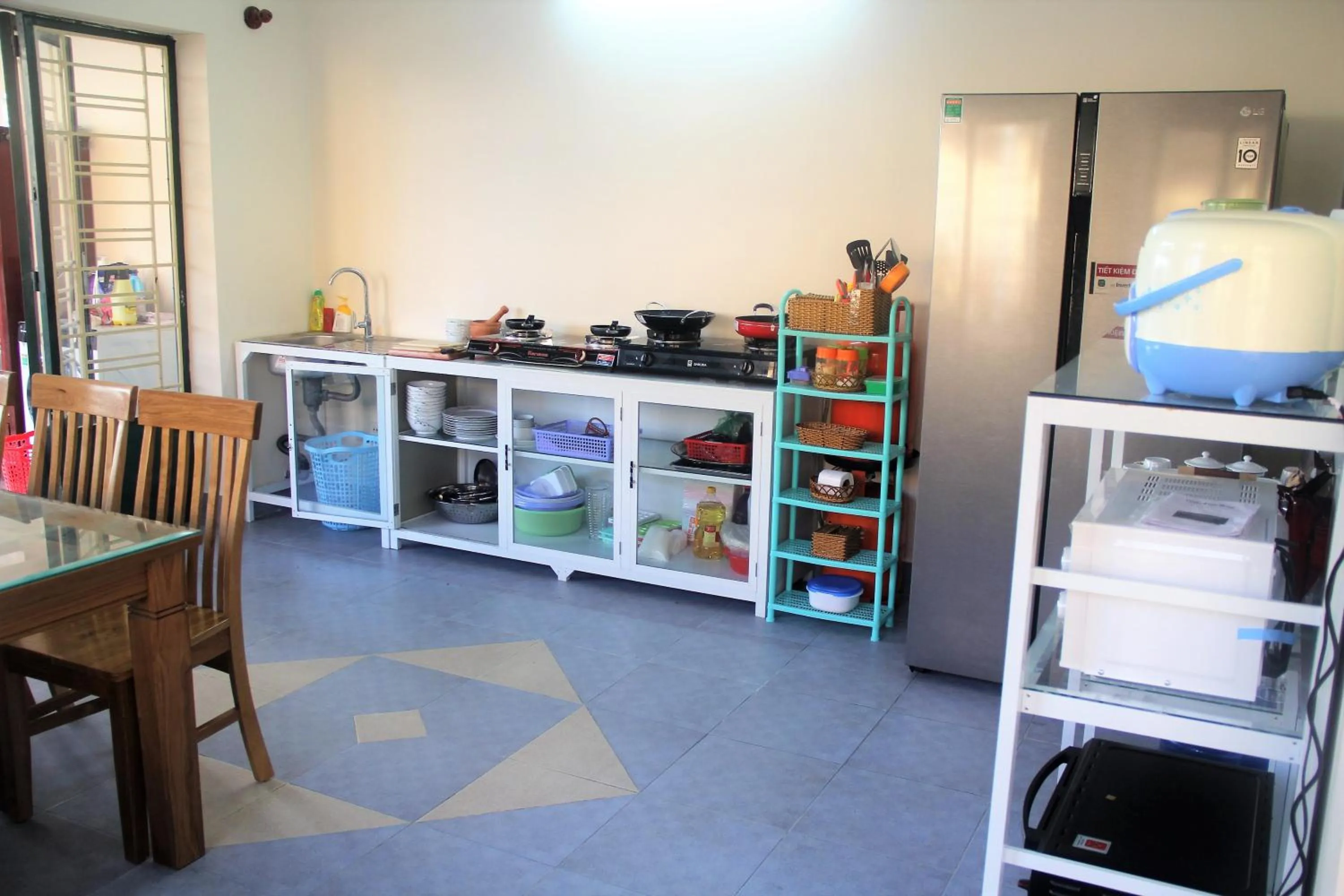 Communal kitchen in Winter Spring Homestay