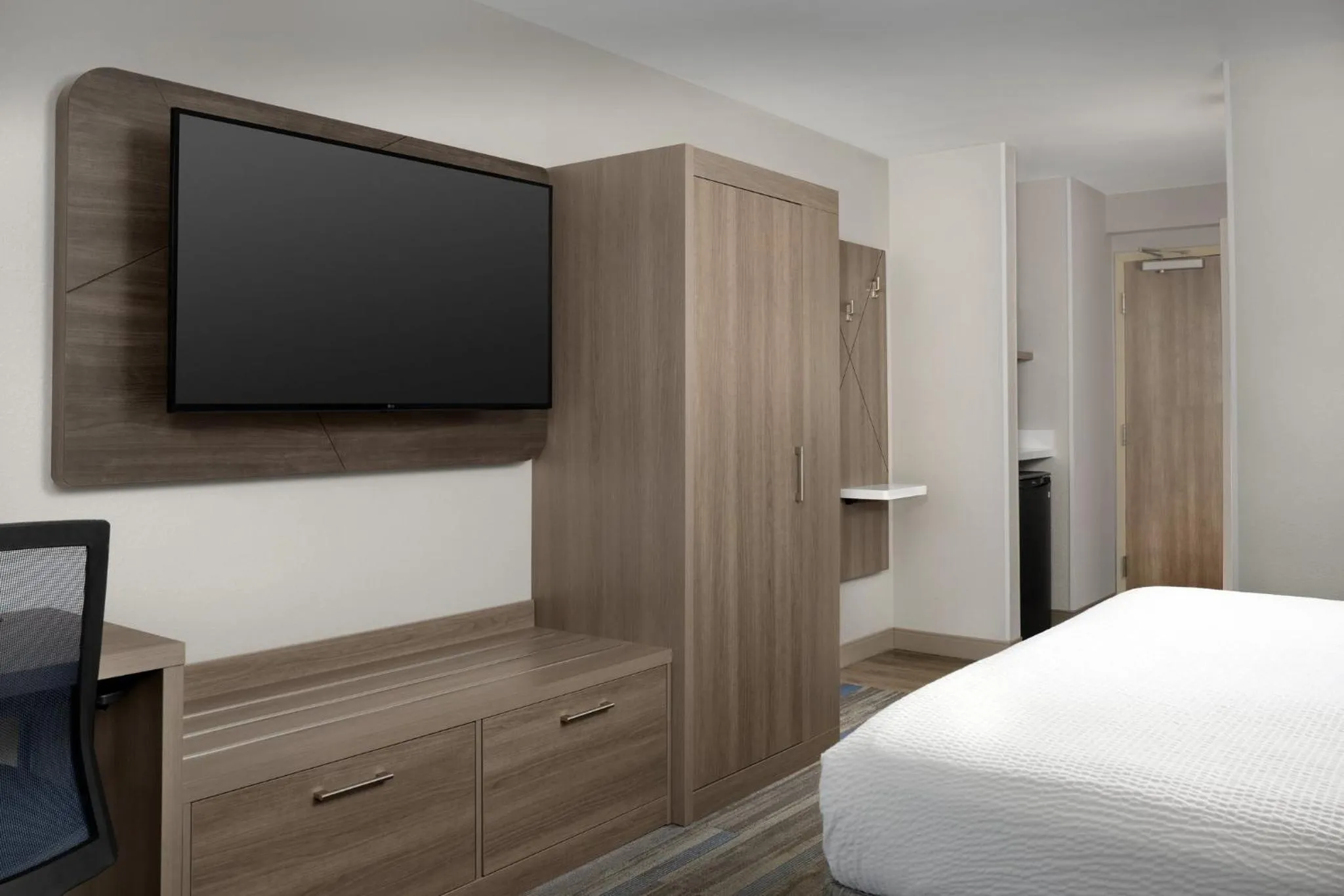 Bed in Holiday Inn Express Washington DC-BW Parkway by IHG