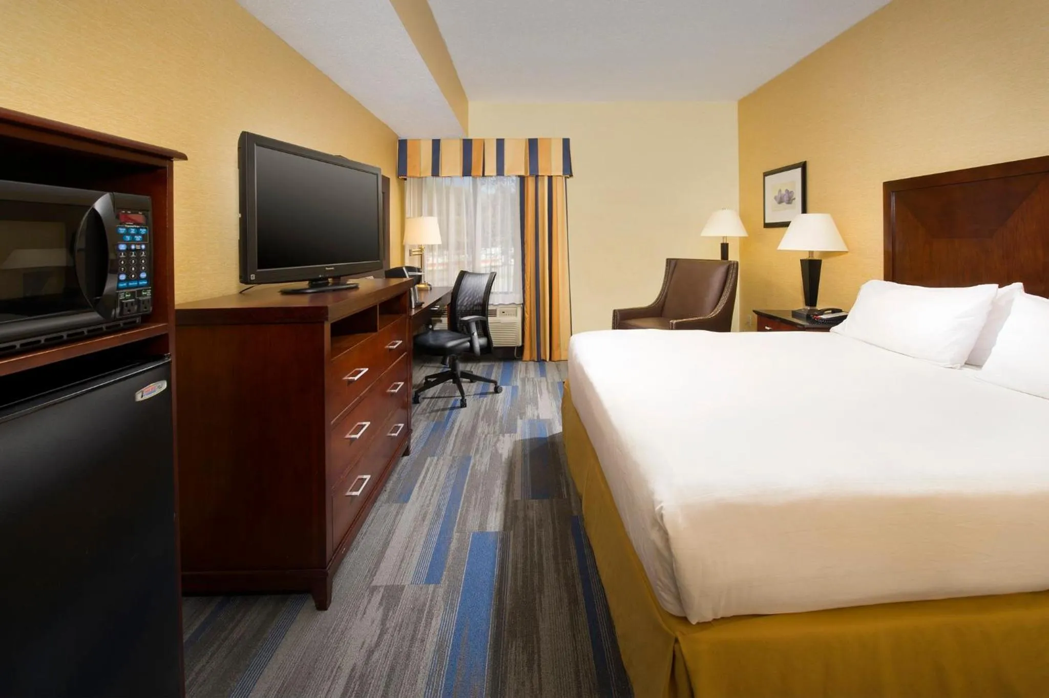 Photo of the whole room, Bed in Holiday Inn Express Washington DC-BW Parkway by IHG