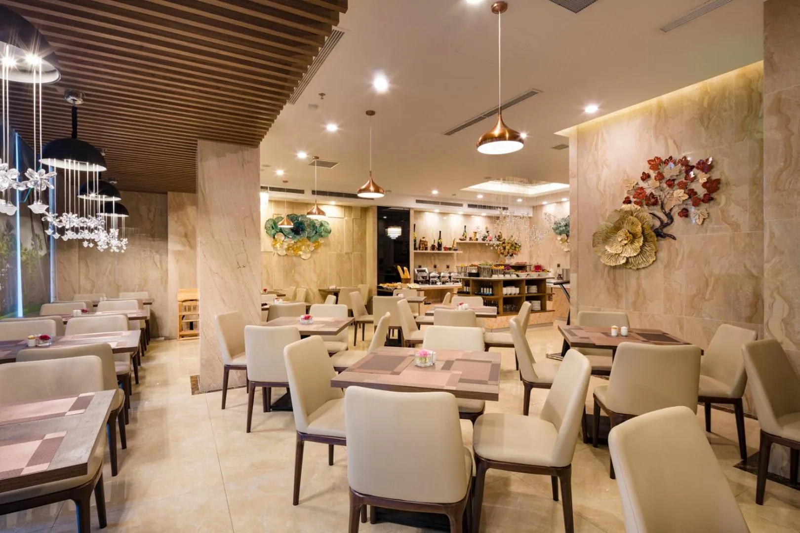 Restaurant/places to eat in Aaron Hotel