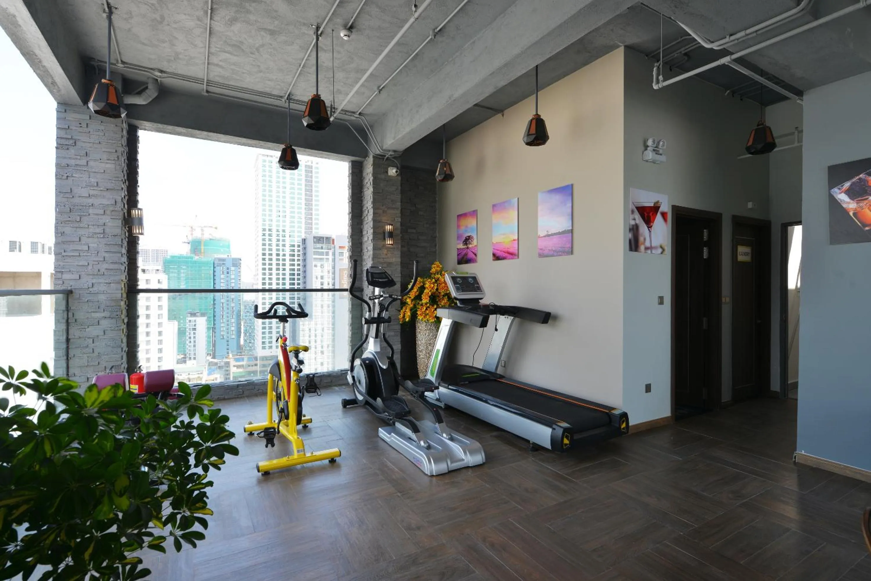 Fitness centre/facilities in Aaron Hotel