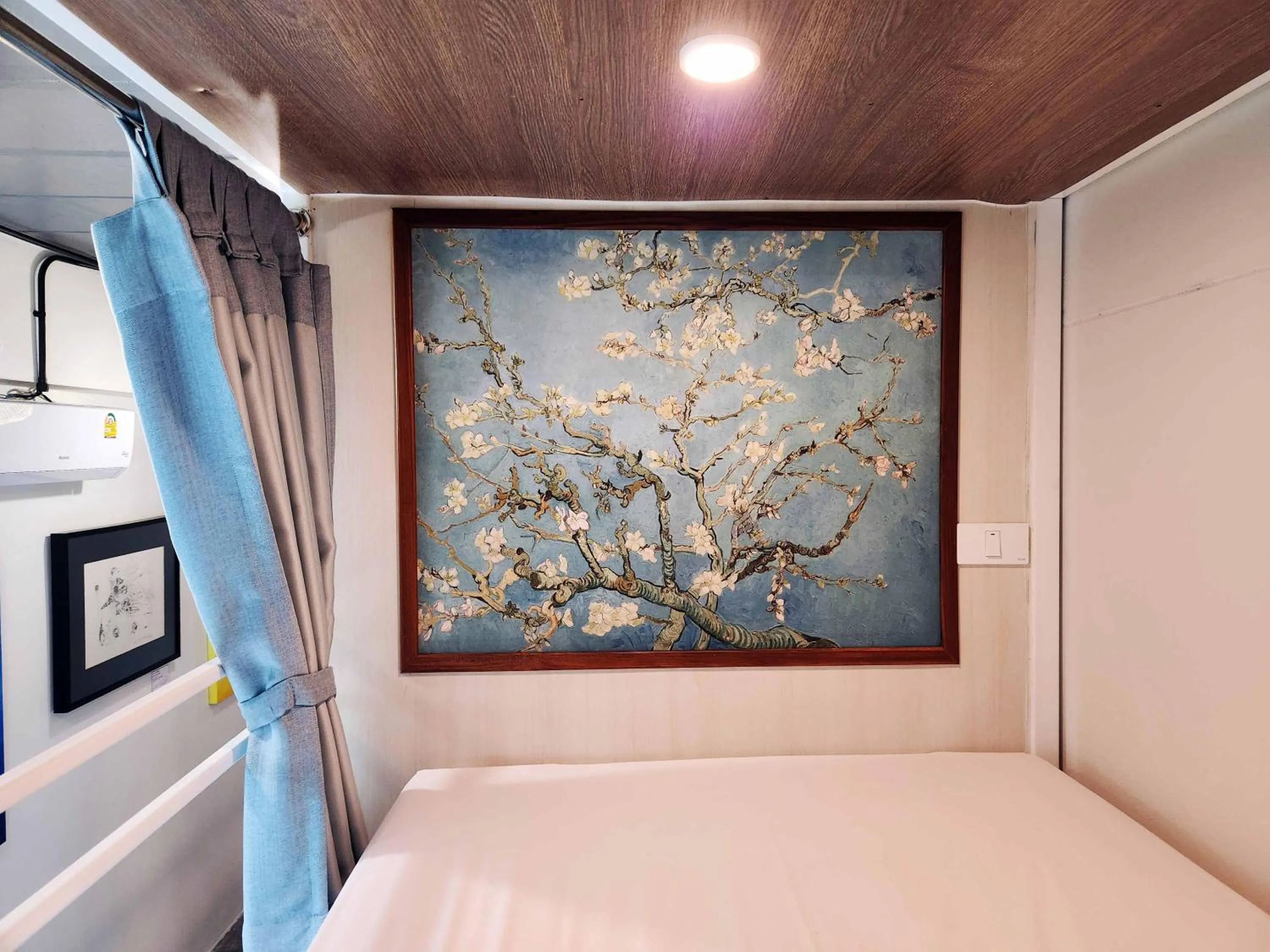 Decorative detail, Bed in Baan Mai Kradan Hostel Chiang Rai