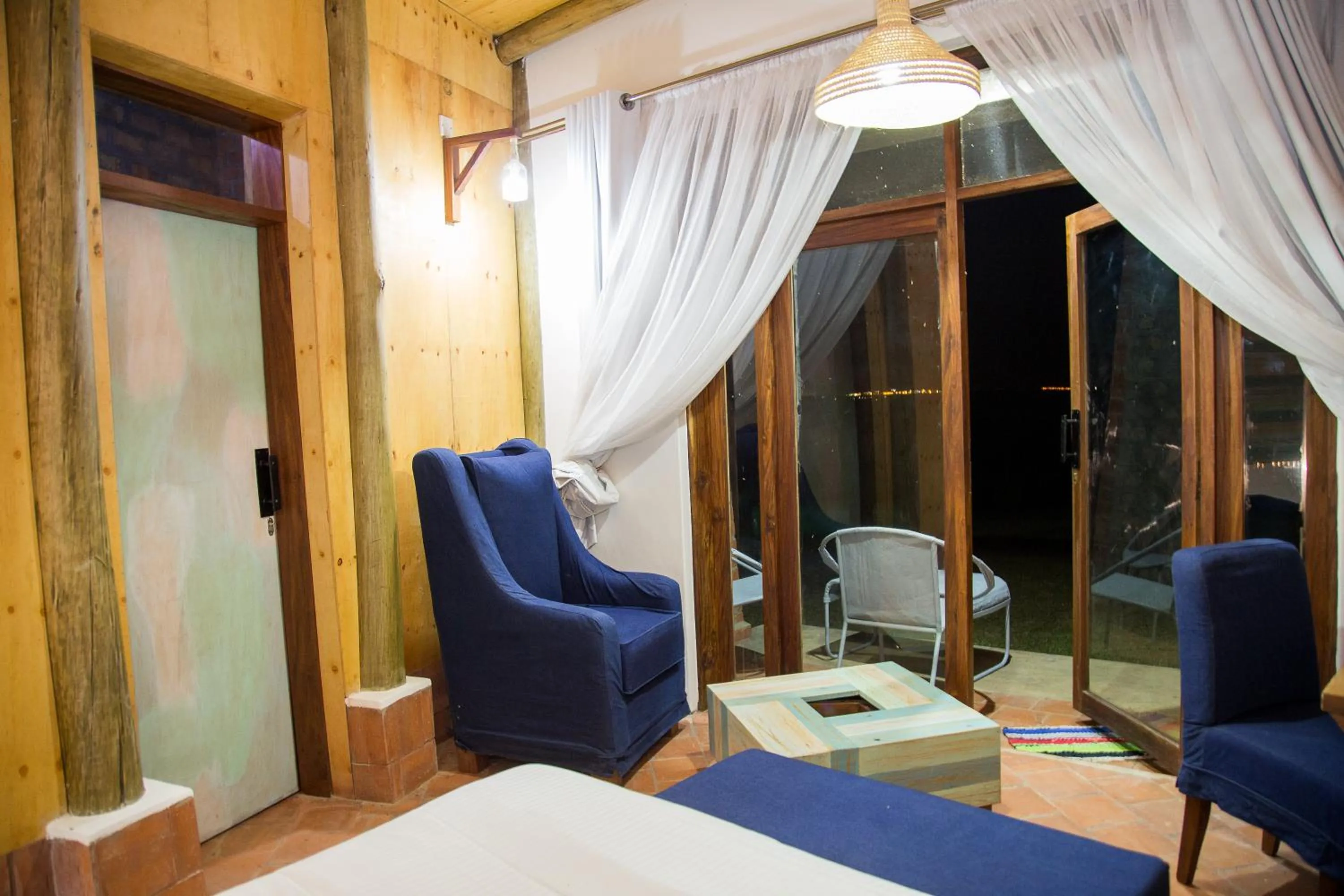 Living room, Bed in Buvi Lodge Limited