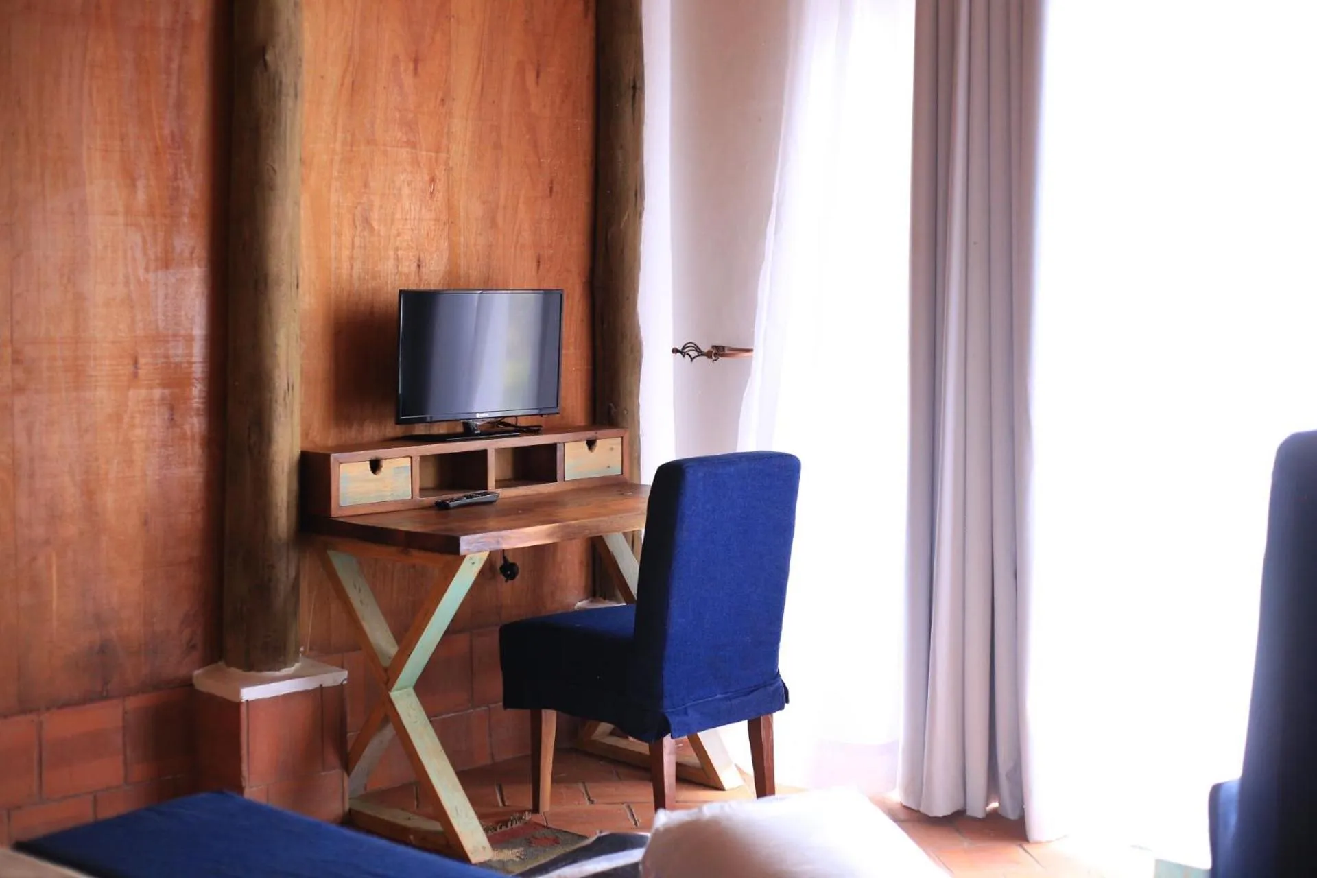 hair dresser in Buvi Lodge Limited