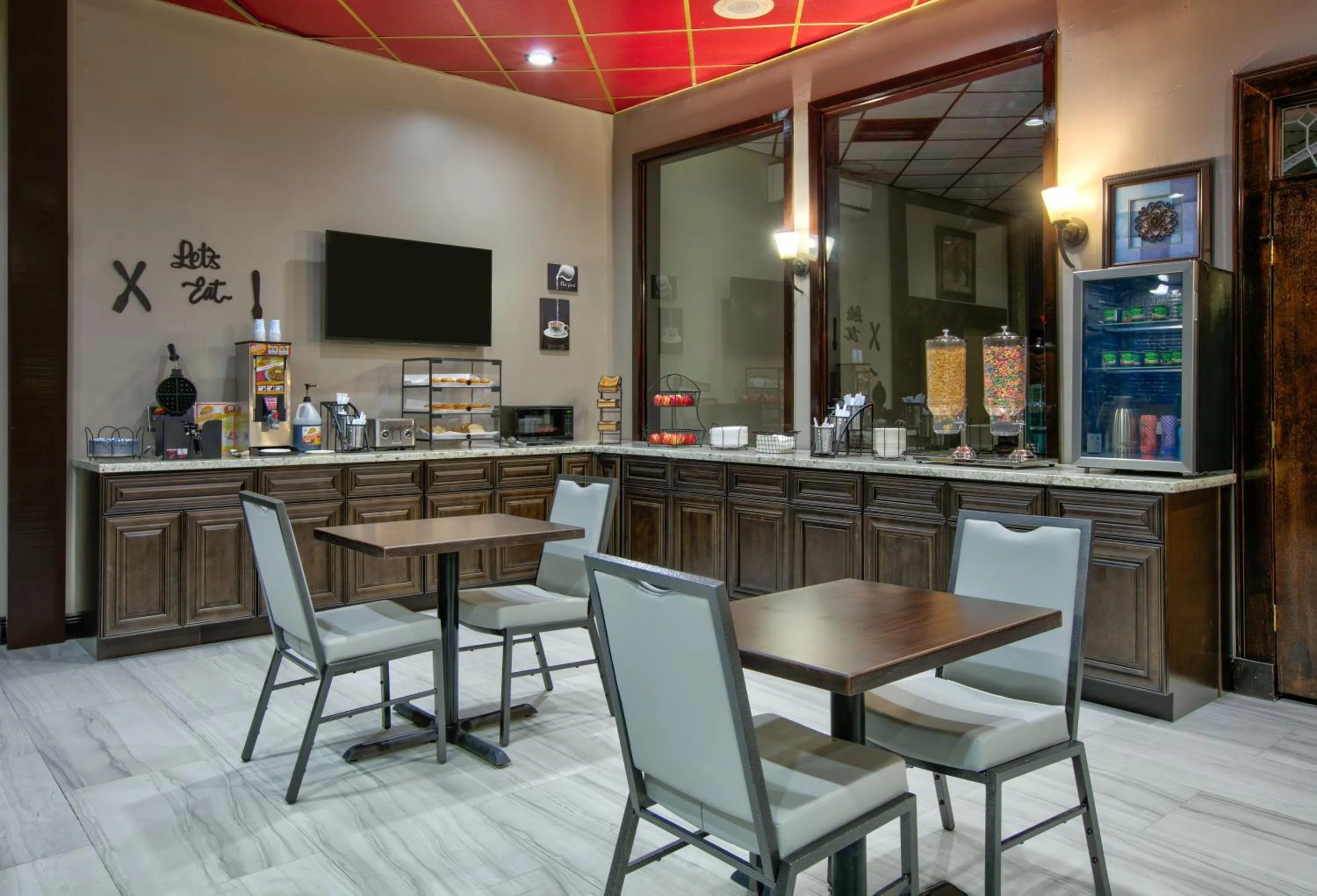 Restaurant/places to eat in Ramada by Wyndham Diamondhead I-10 Gulfport