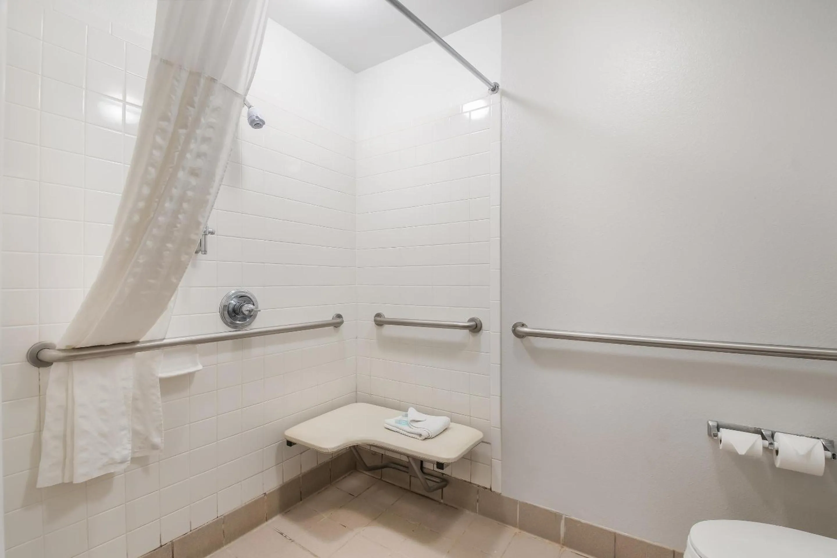 Bedroom in MainStay Suites Chattanooga Hamilton Place