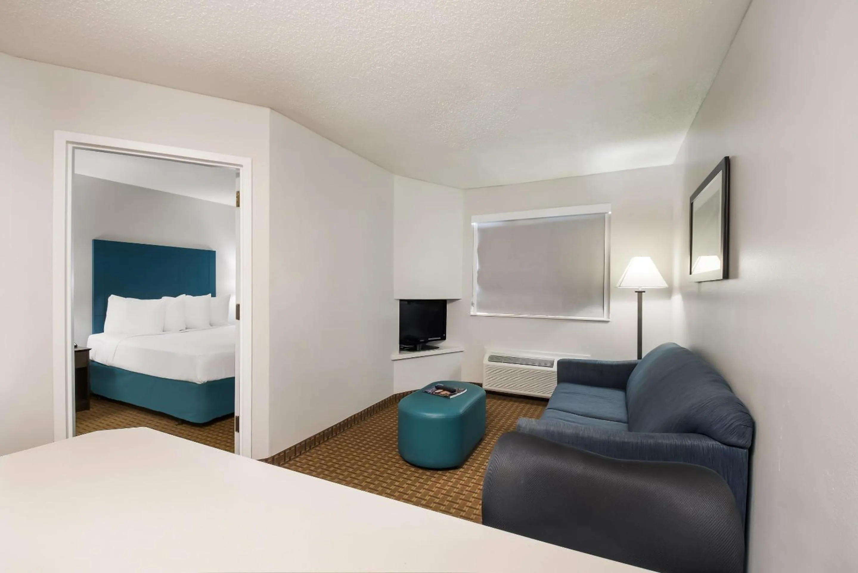 Bedroom, Bed in MainStay Suites Chattanooga Hamilton Place