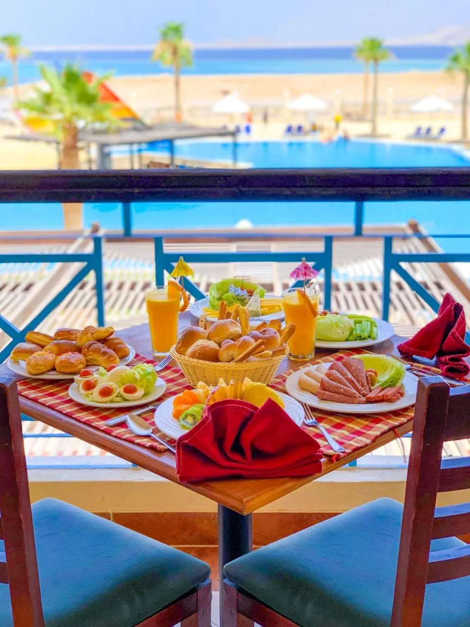 Buffet breakfast in Ivy Cyrene Island Aqua Park Resort