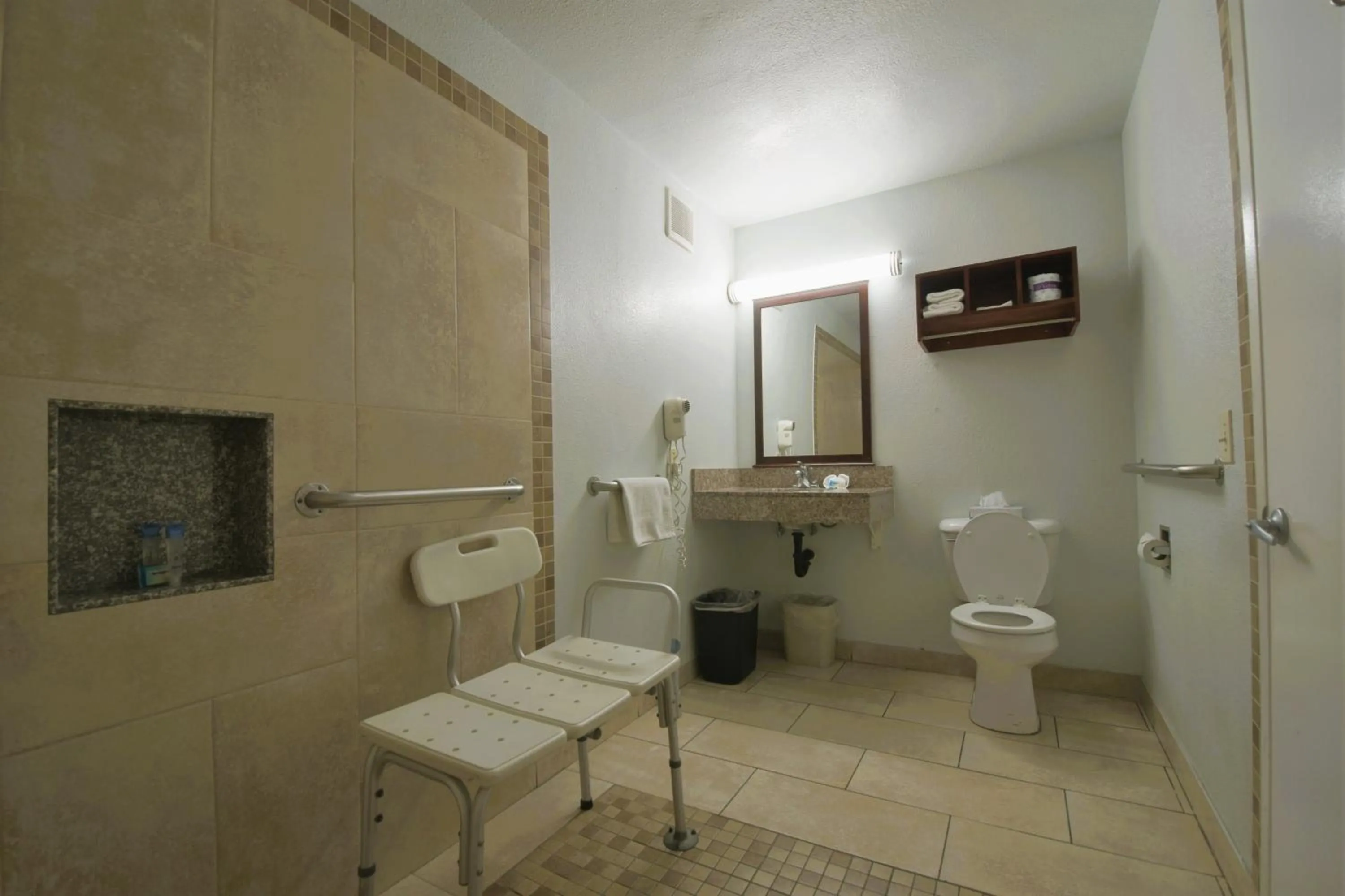 Toilet in Welcome Inn Corona