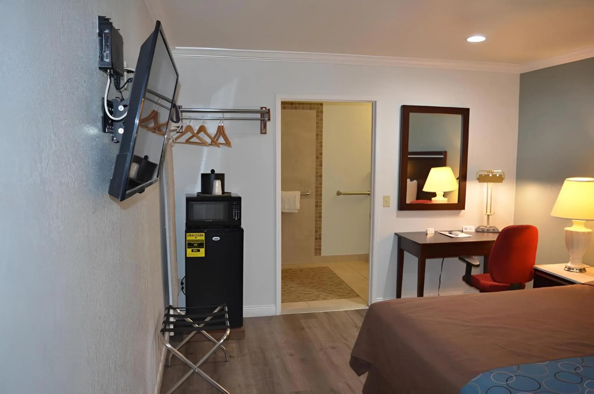 Bed in Welcome Inn Corona