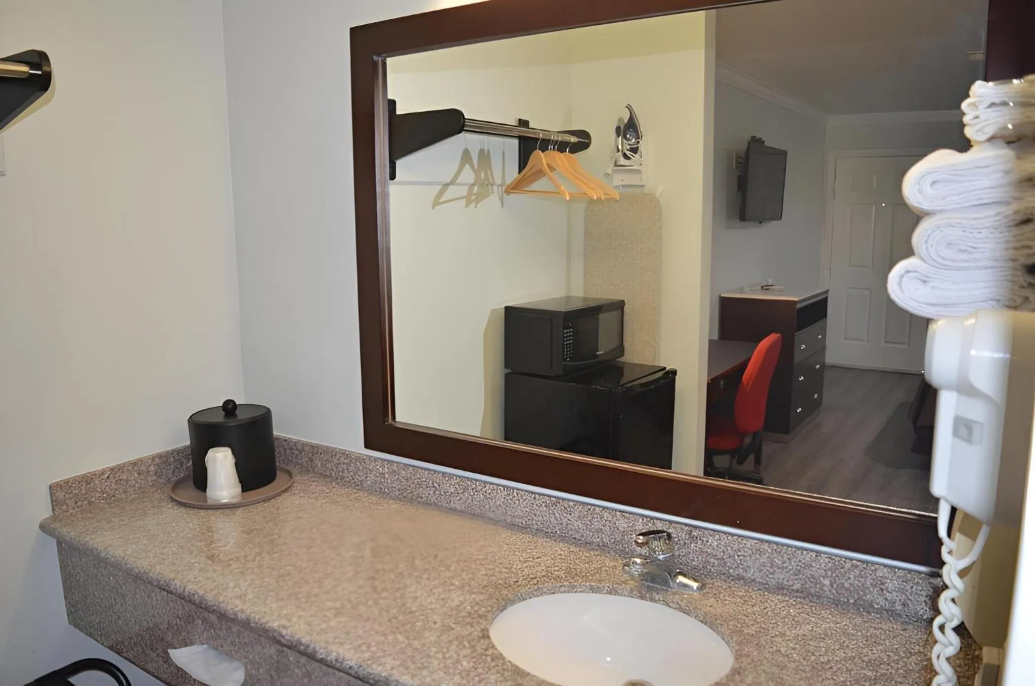 Bathroom in Welcome Inn Corona