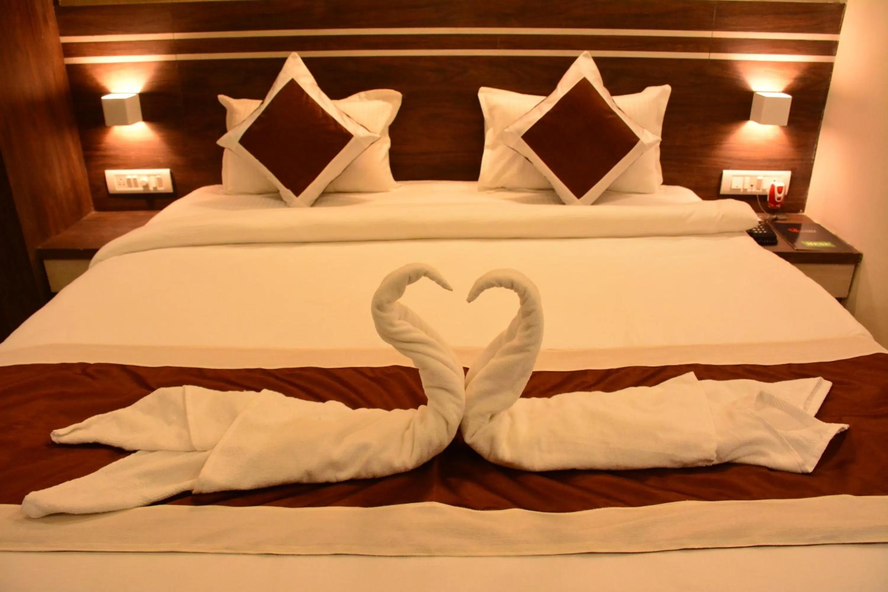 Bedroom, Bed in The Suncity