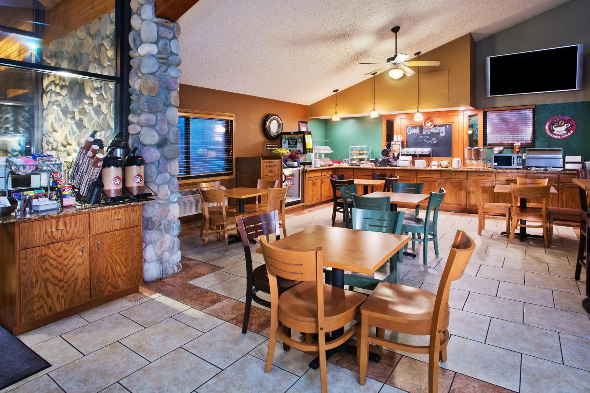 Restaurant/places to eat in AmericInn by Wyndham Lincoln North