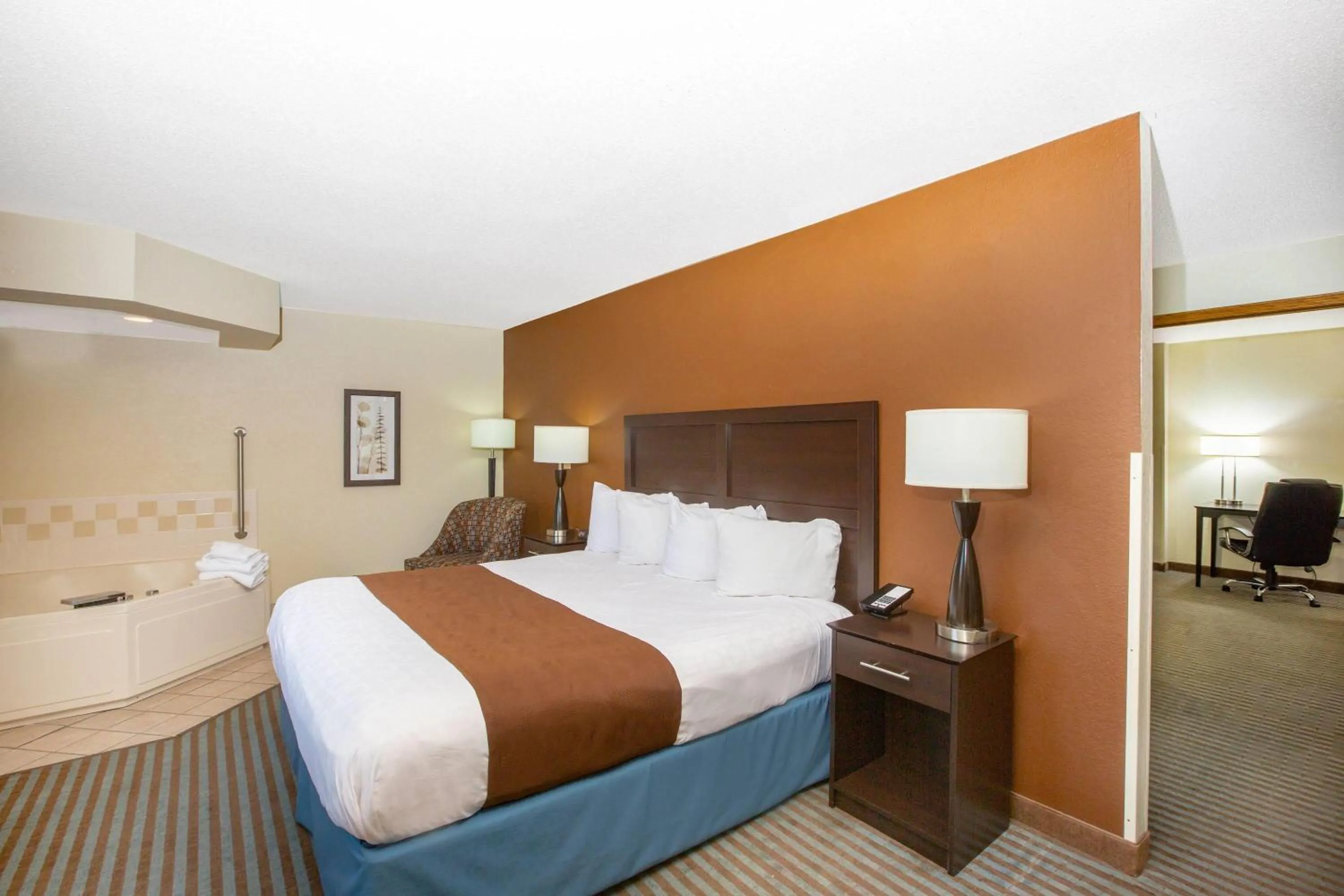Photo of the whole room, Bed in AmericInn by Wyndham Lincoln North