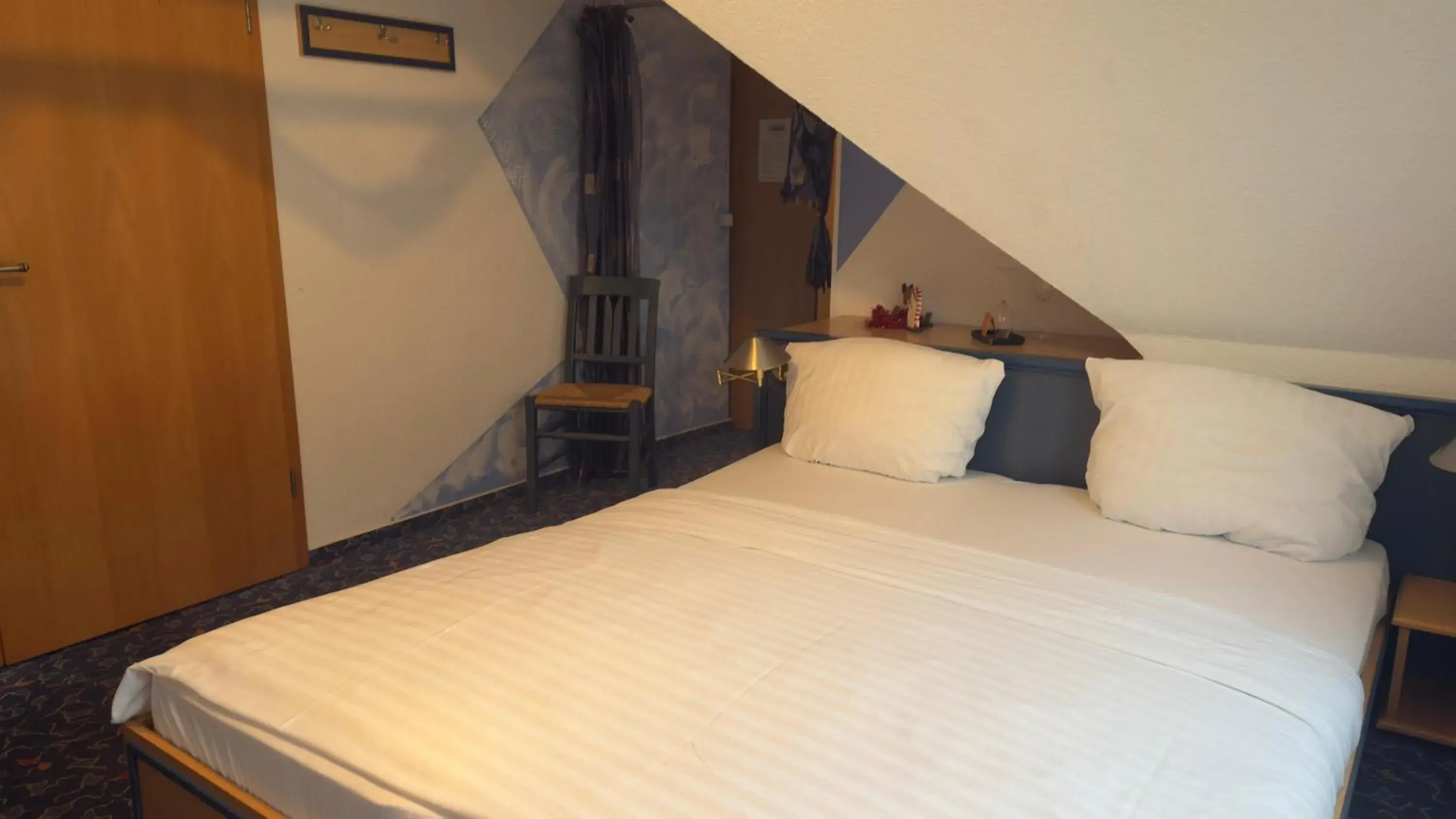 Budget Double Room in Hotel Up´n Diek Budget Double Room in Hotel Up´n Diek