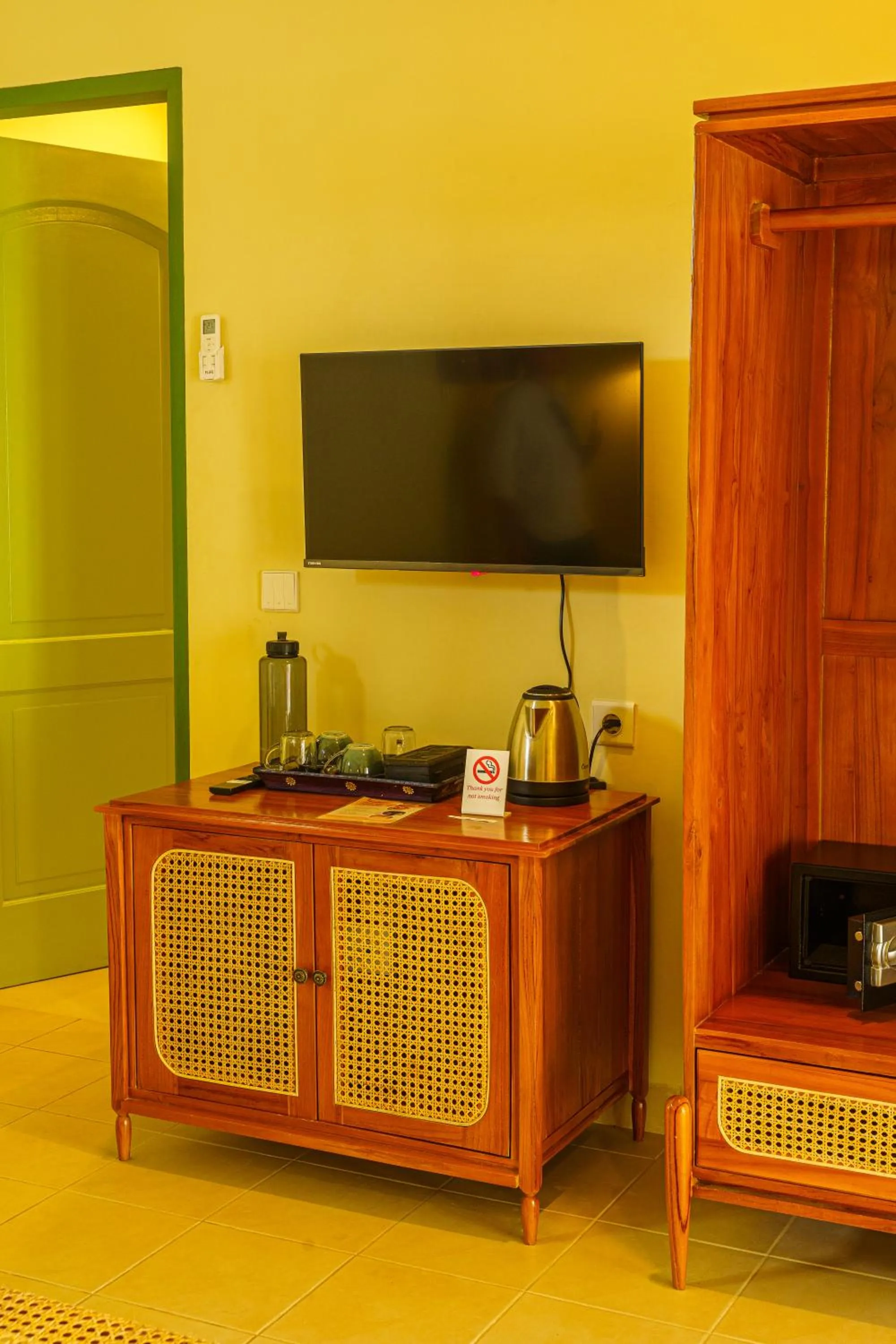 TV and multimedia in Hotel Deli River and Restaurant Omlandia