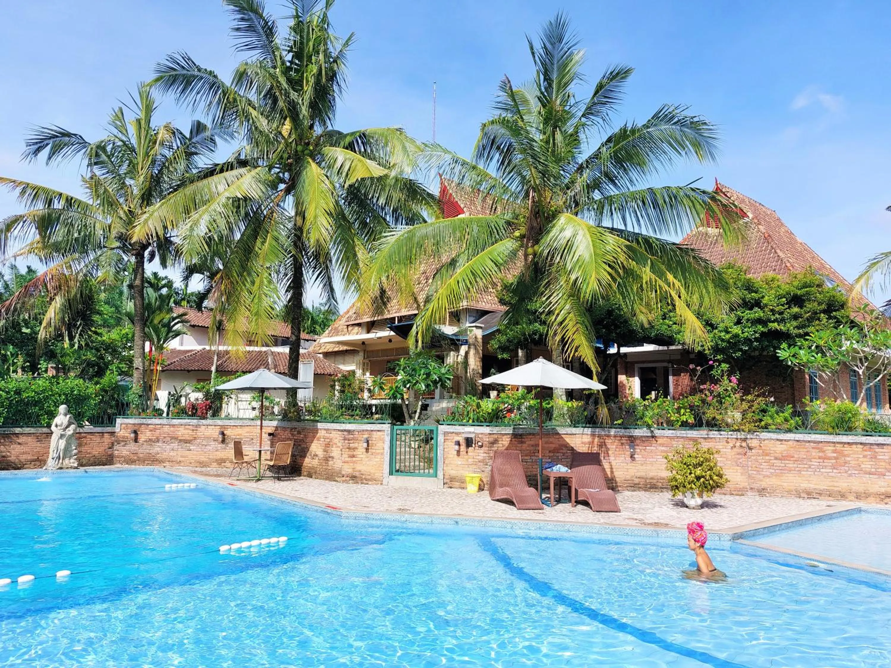 Swimming pool in Hotel Deli River and Restaurant Omlandia