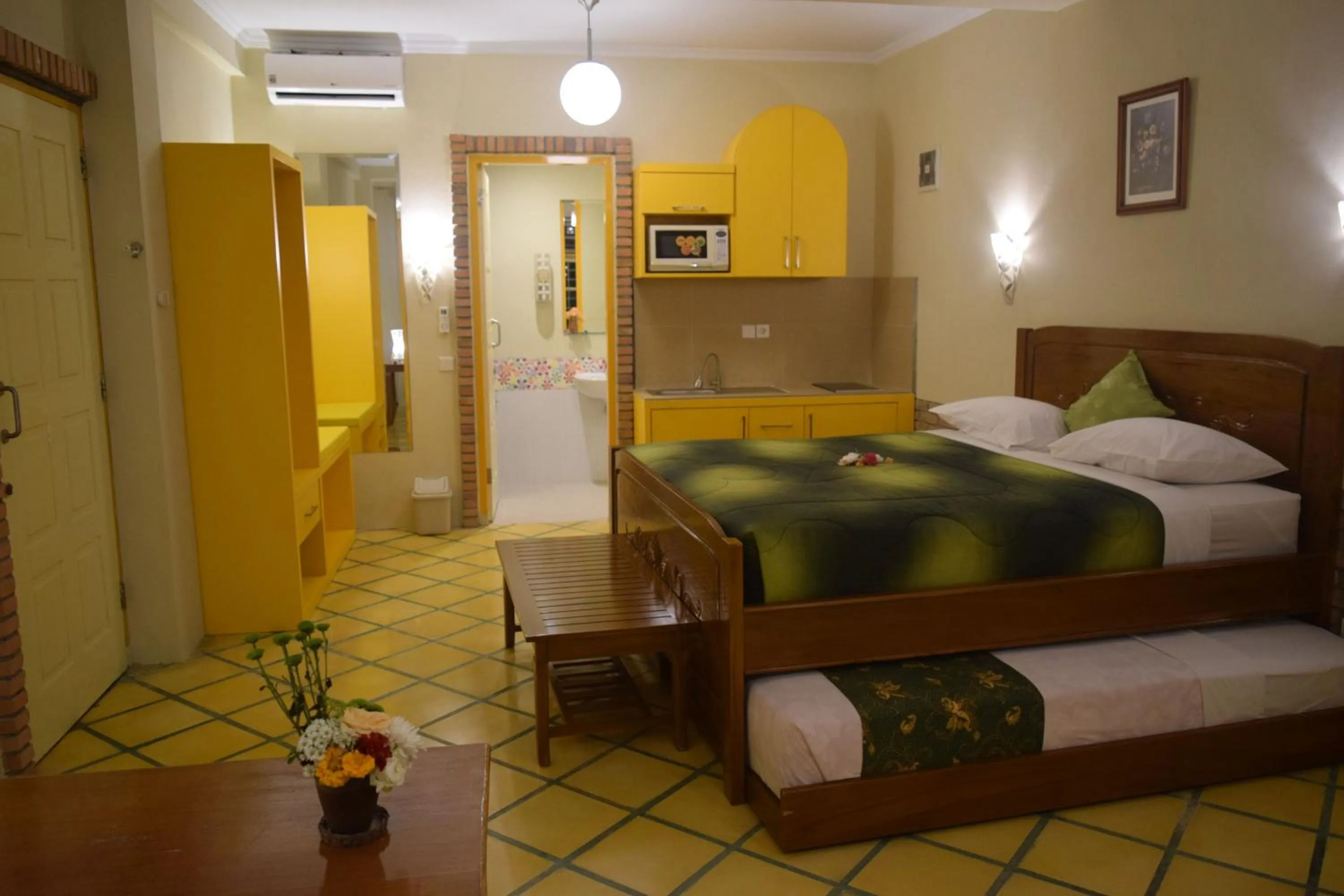 Kitchen or kitchenette, Bed in Hotel Deli River and Restaurant Omlandia