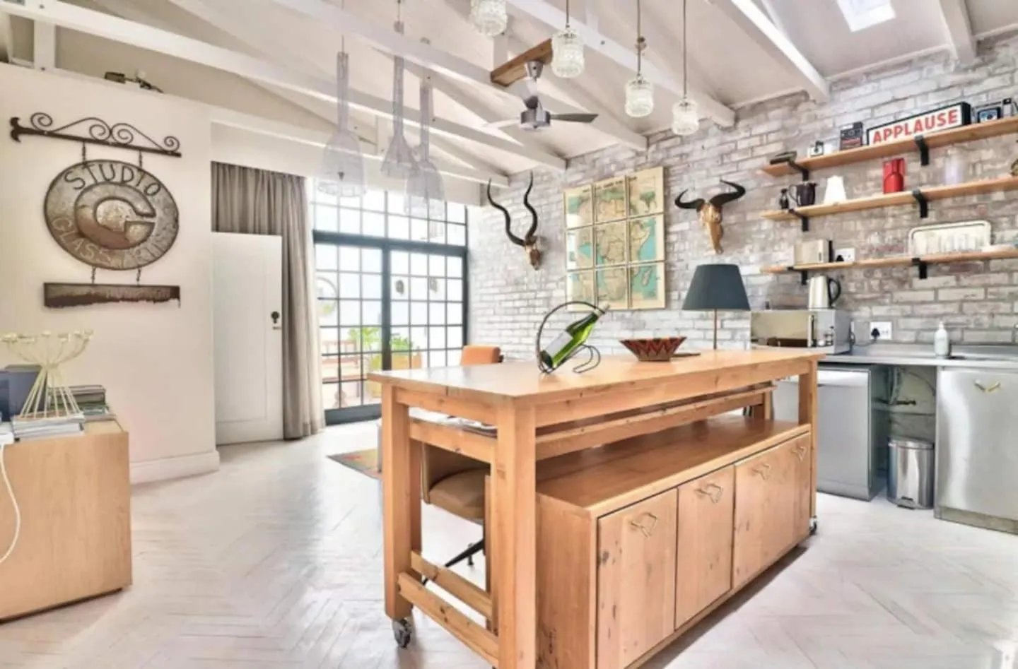 Kitchen or kitchenette in Villa Viva Cape Town