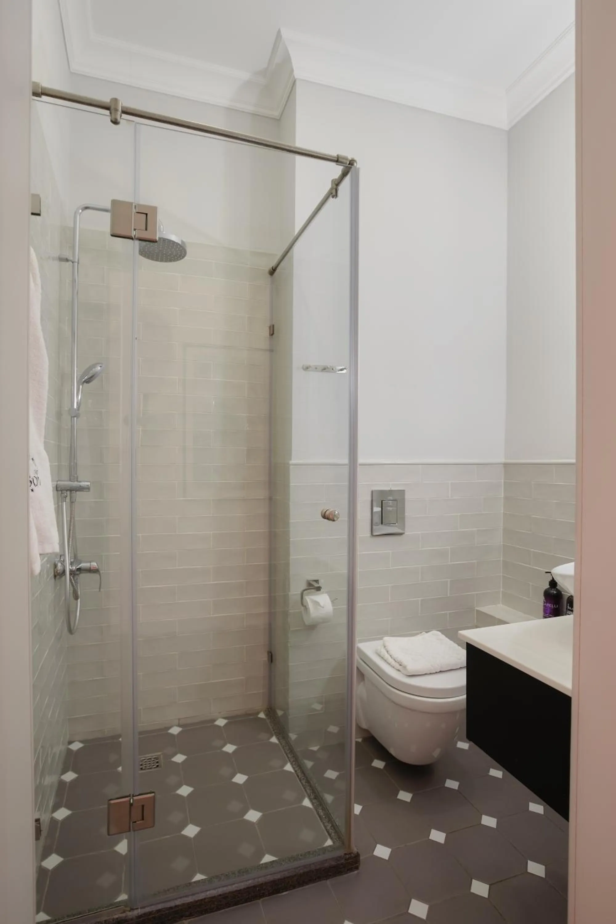 Shower in Madison Ave Hotel Bishkek