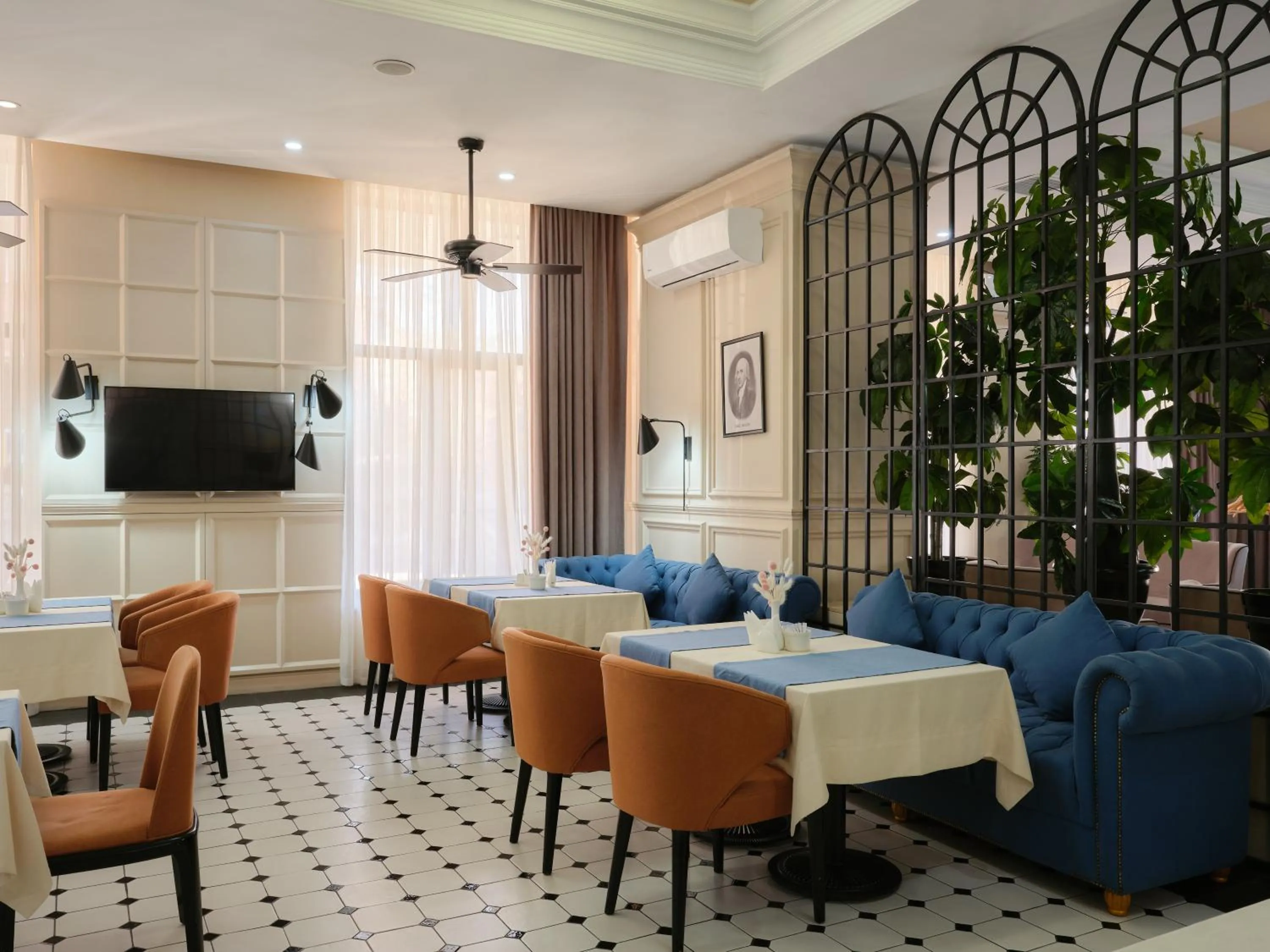 Restaurant/places to eat in Madison Ave Hotel Bishkek