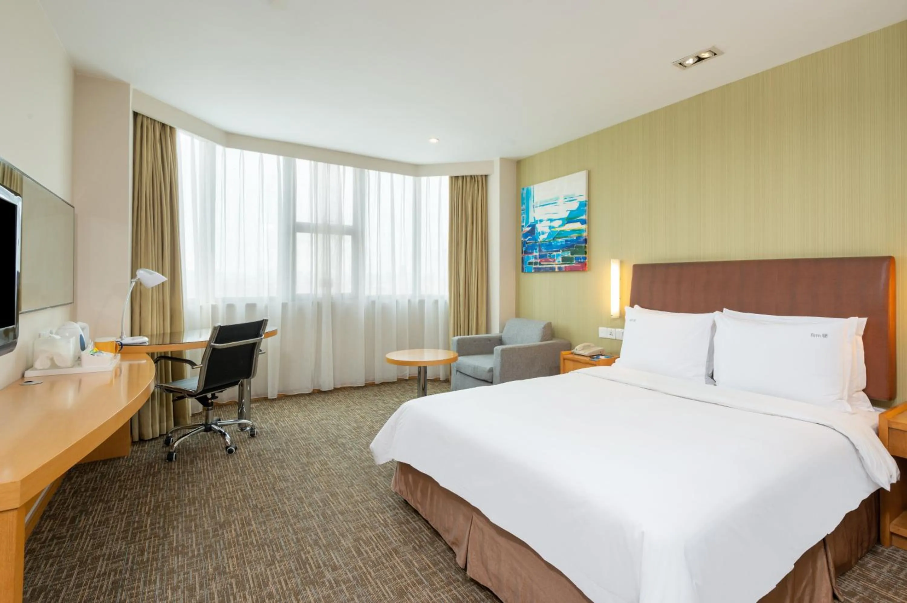 Photo of the whole room, Bed in Holiday Inn Express Shanghai Jinqiao Central by IHG