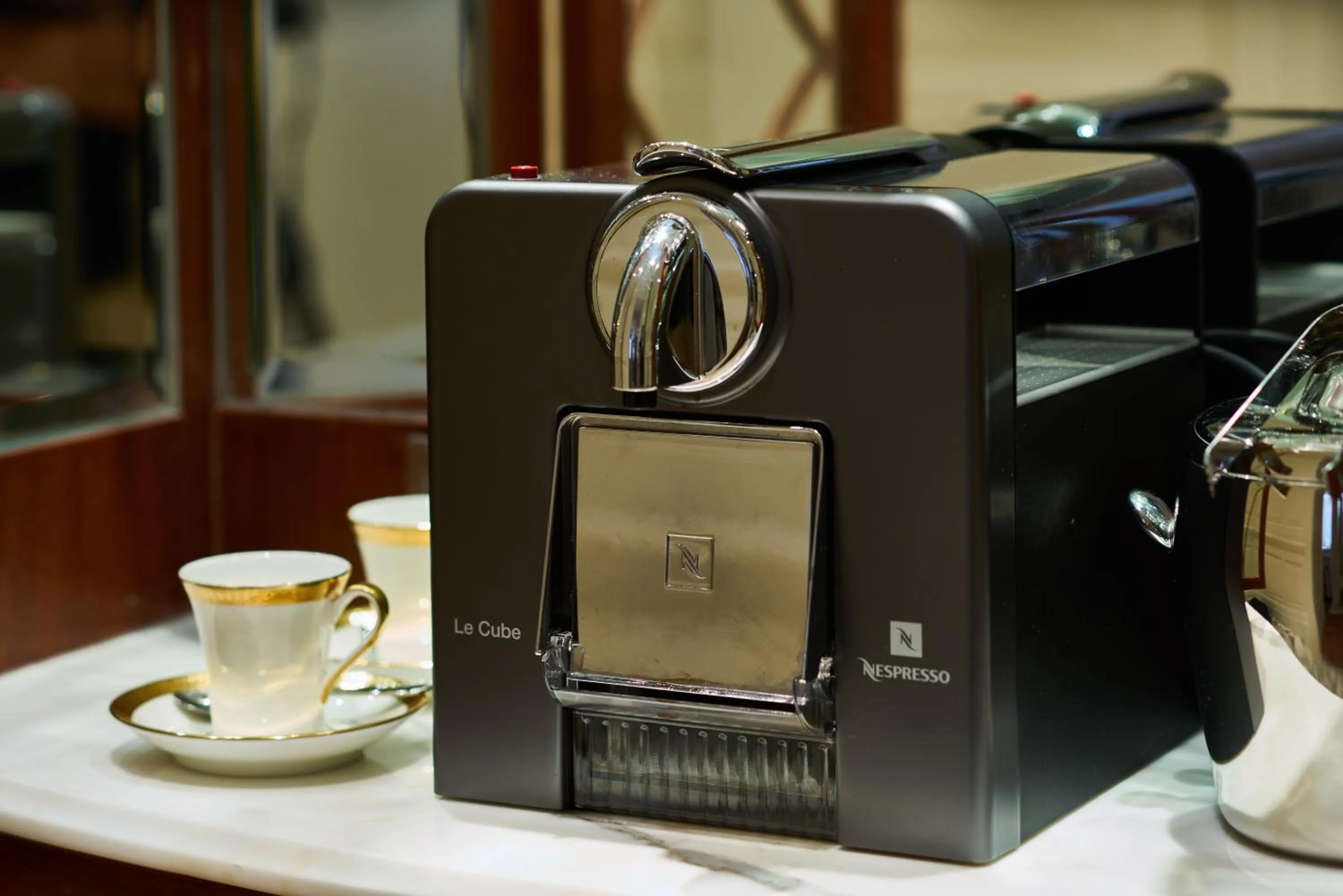 Coffee/tea facilities in Waldorf Astoria Shanghai on the Bund