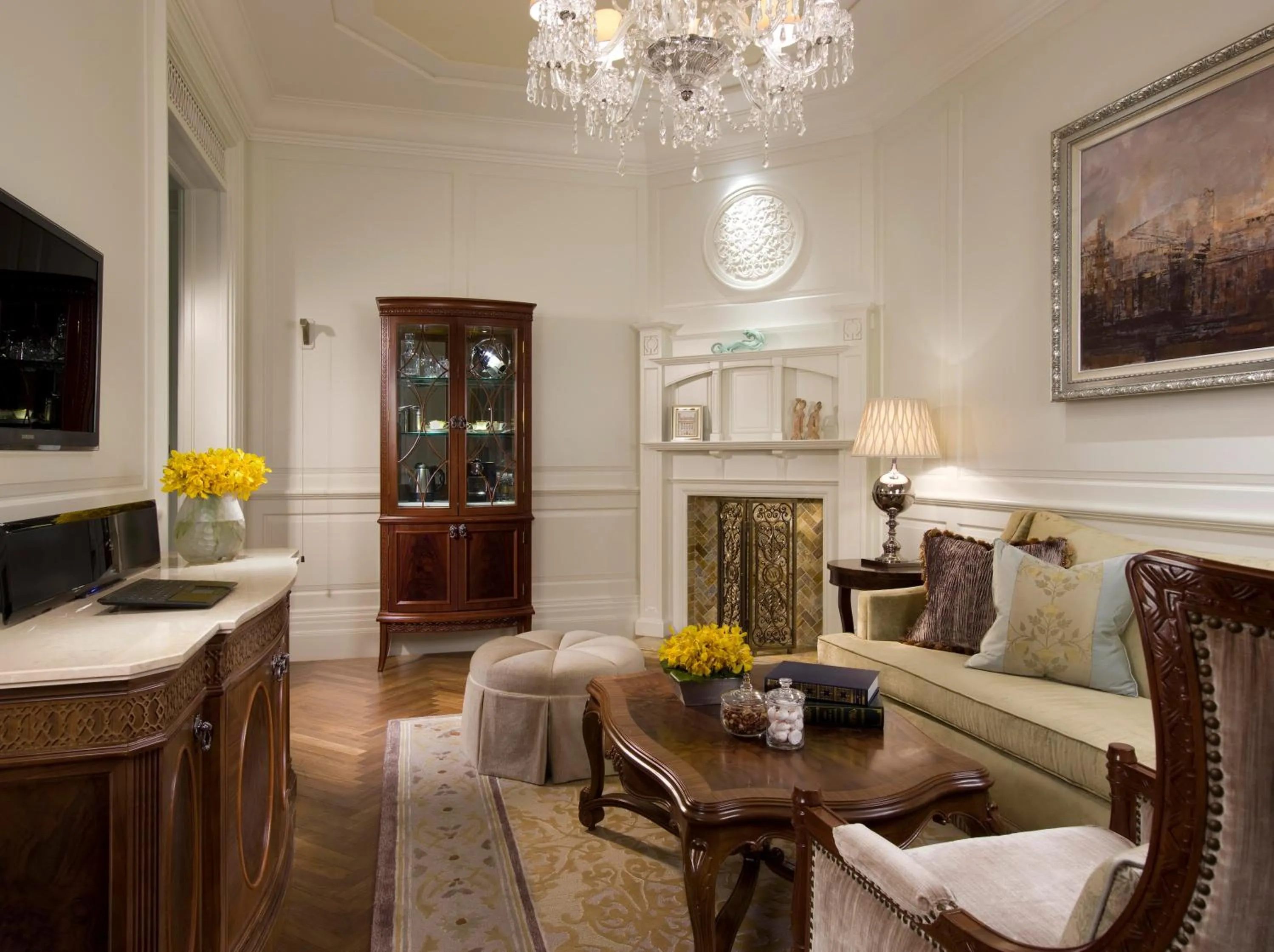 Bedroom in Waldorf Astoria Shanghai on the Bund