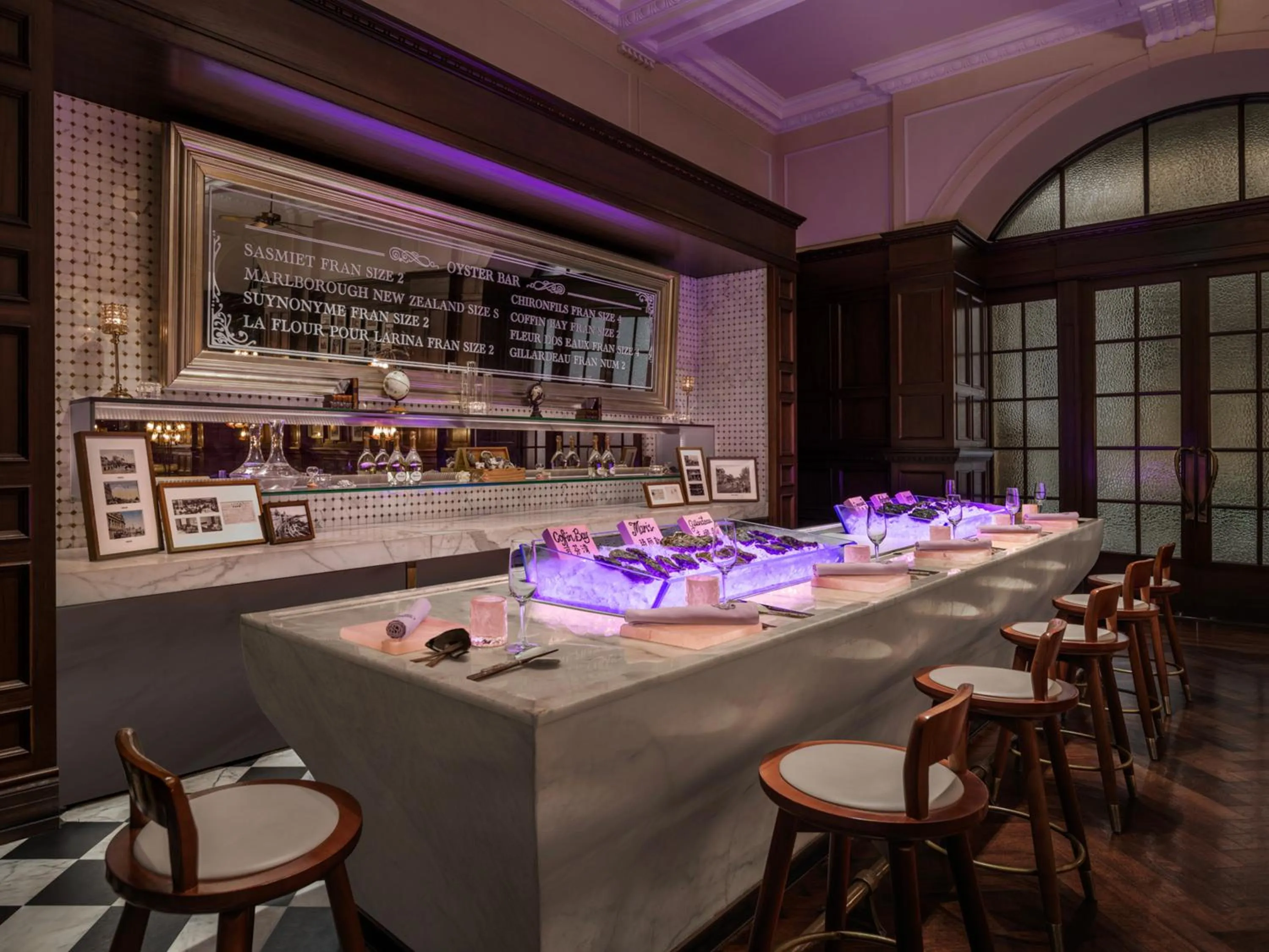 Lounge or bar in Waldorf Astoria Shanghai on the Bund