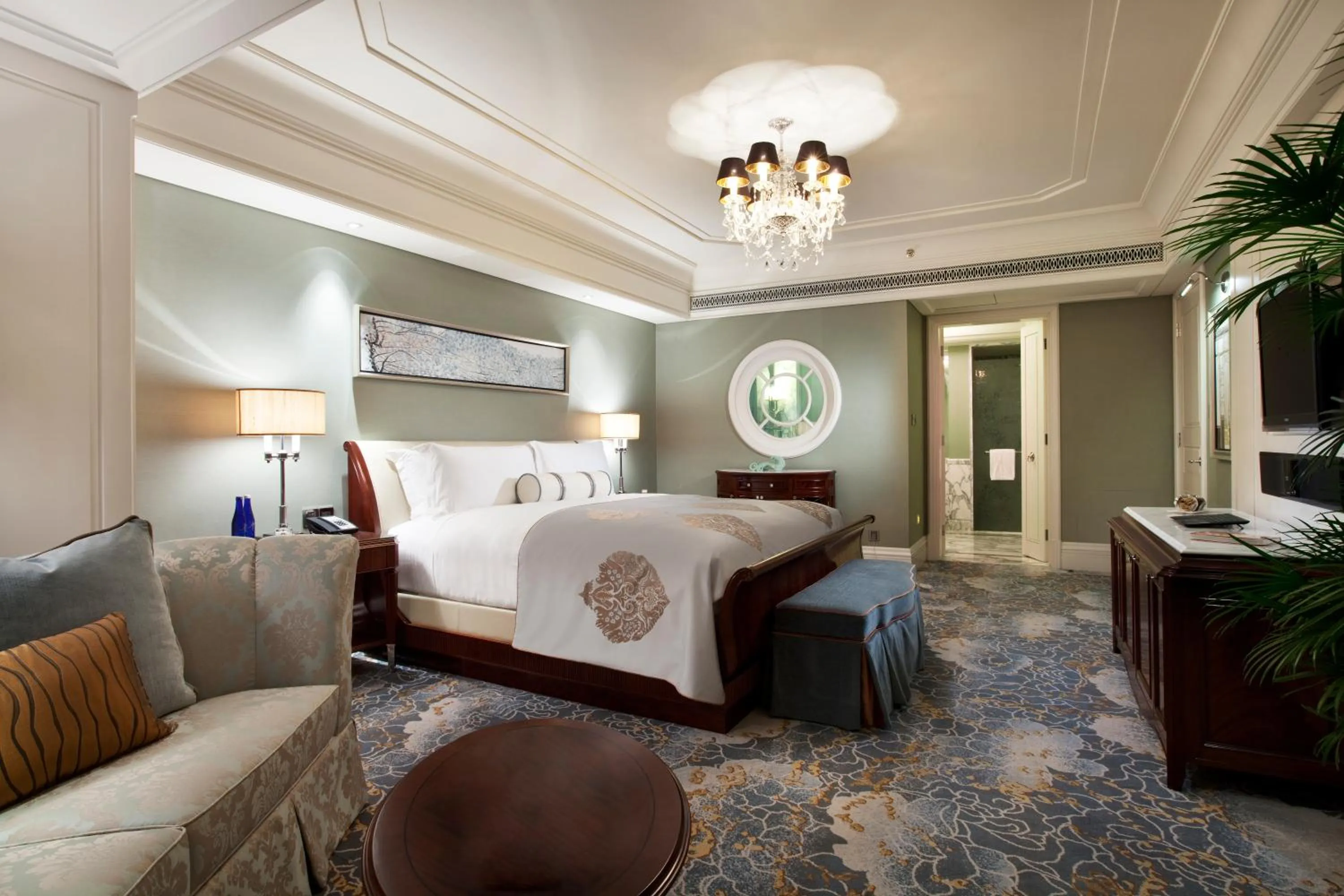 Bed in Waldorf Astoria Shanghai on the Bund