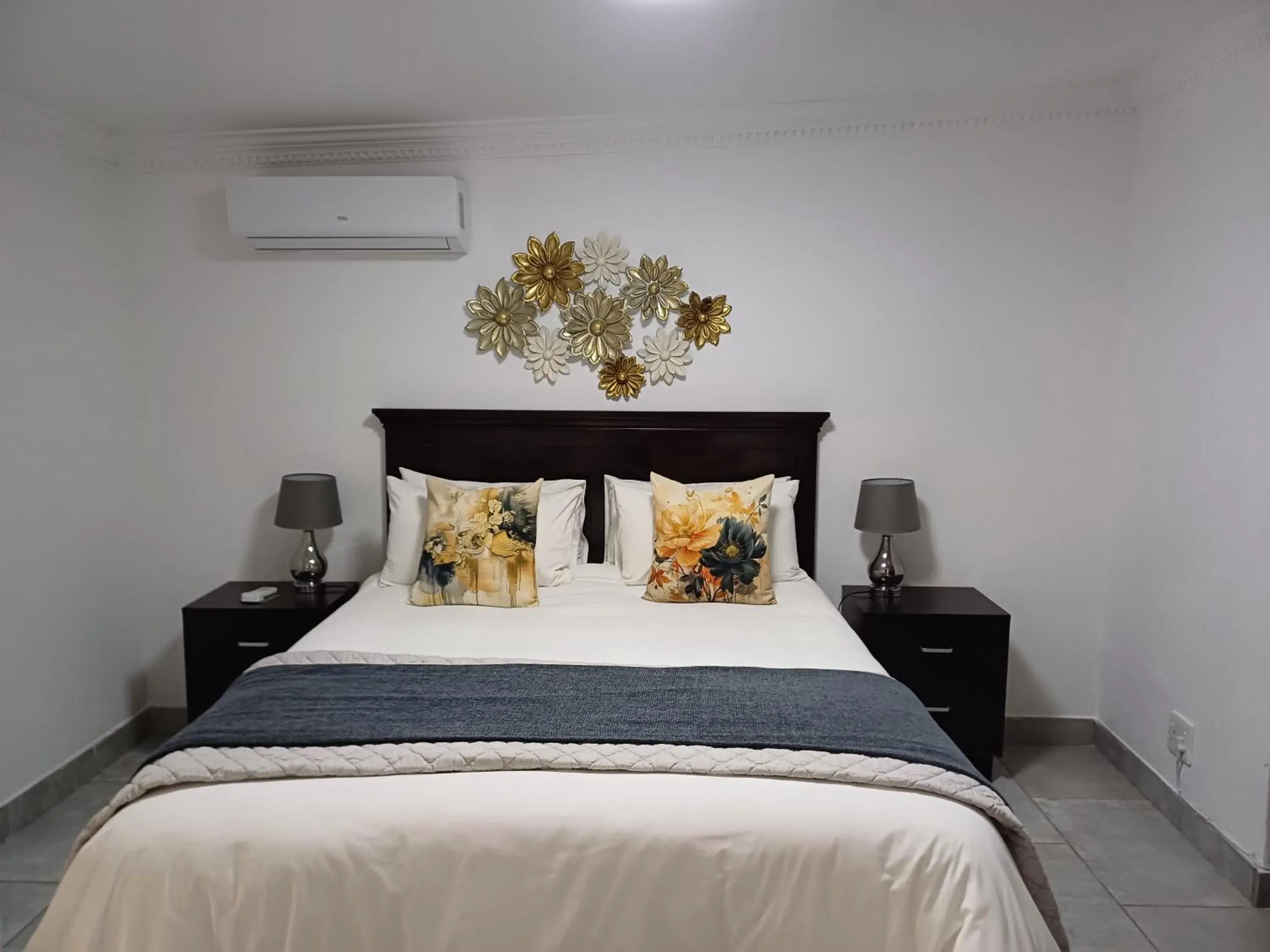 Deluxe Queen Room in Arcangeli Wines Deluxe Queen Room in Arcangeli Wines