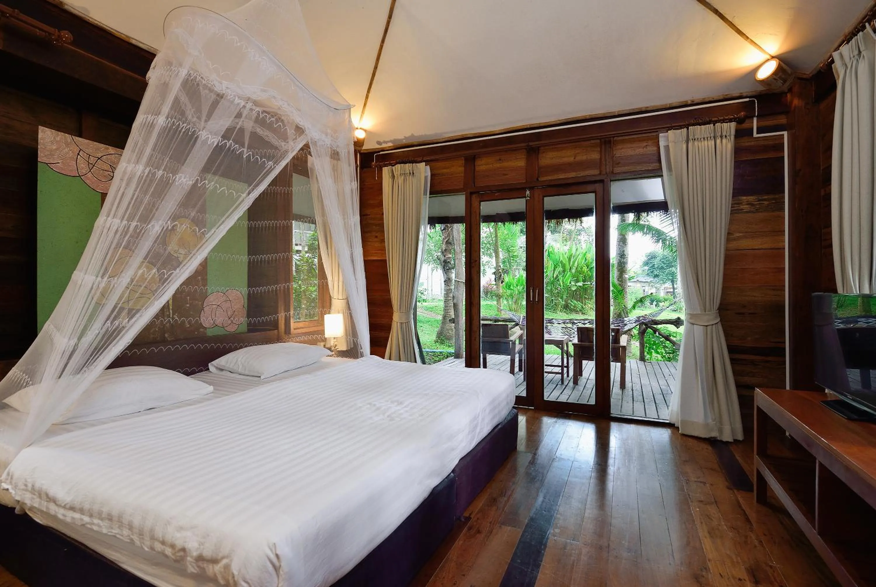 Photo of the whole room, Bed in Koh Kood Resort